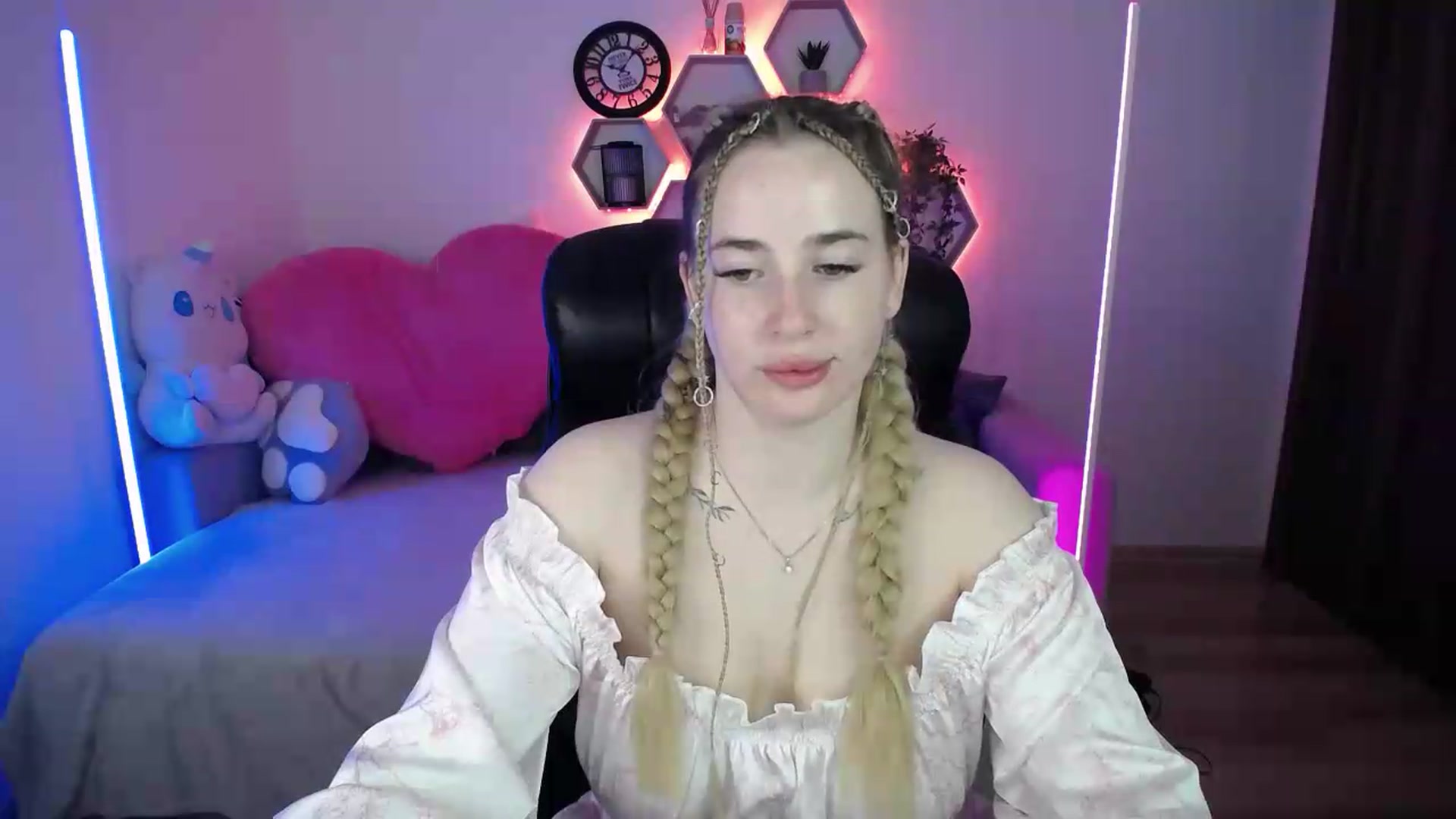 Gallery image thumbnail from SabrinaViolet's myfreecams stream on, 05/17/2026, 09:44 image 11 of 20