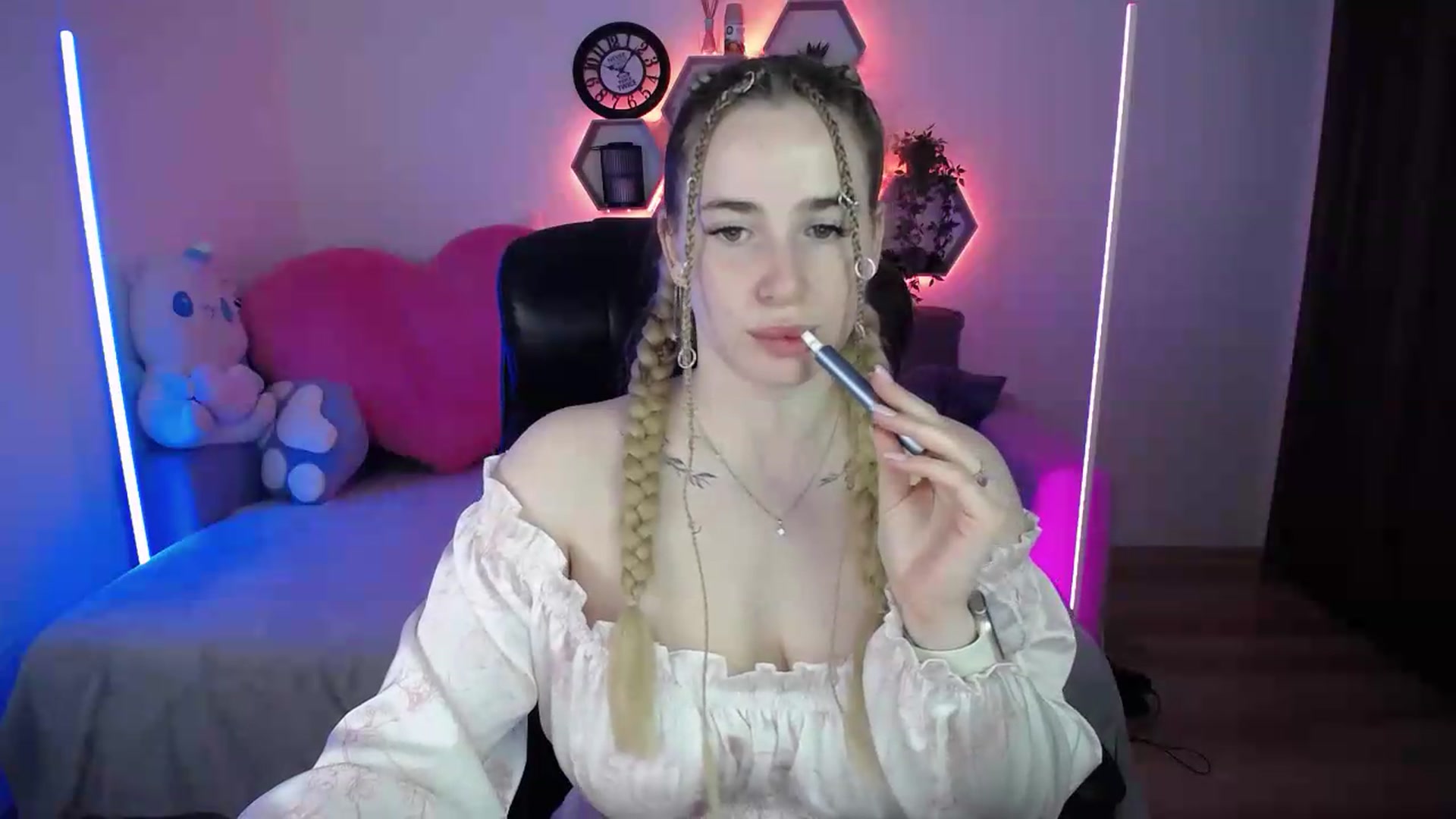Gallery image thumbnail from SabrinaViolet's myfreecams stream on, 05/17/2026, 09:44 image 5 of 20