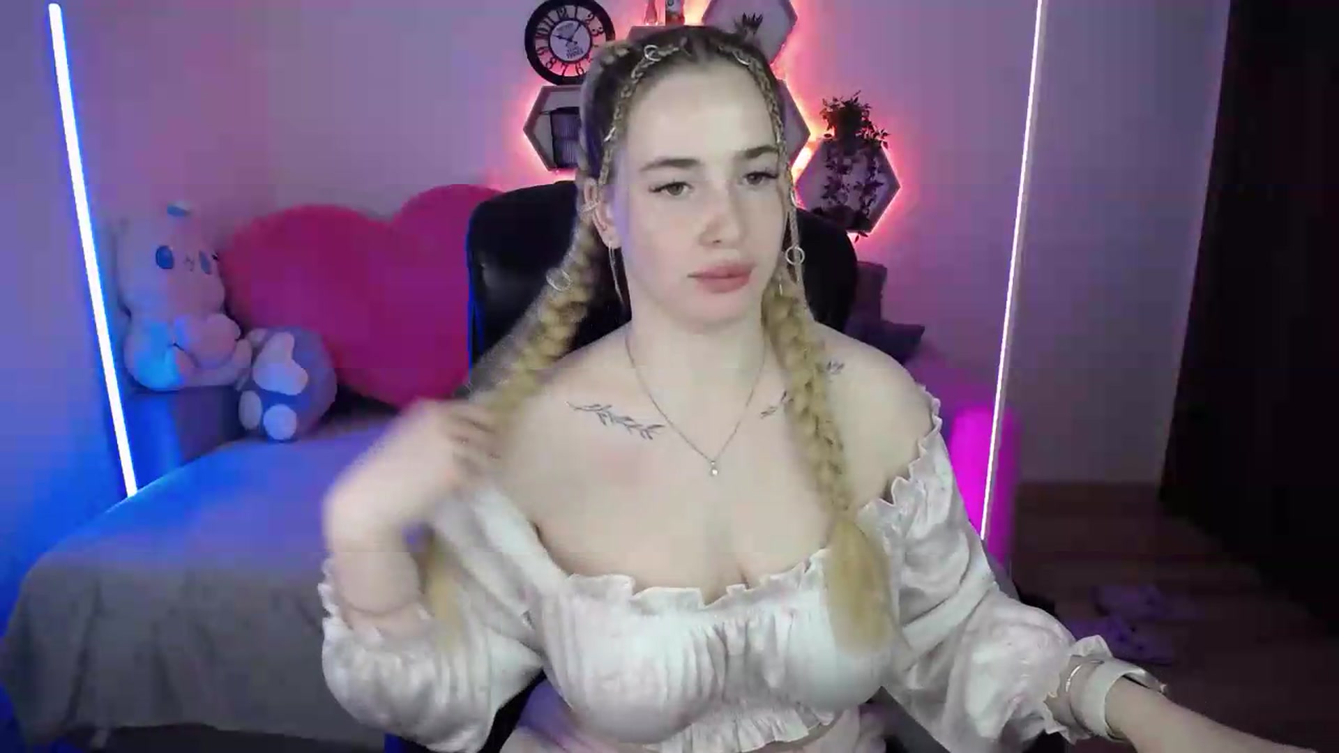 Gallery image thumbnail from SabrinaViolet's myfreecams stream on, 05/17/2026, 10:39 image 10 of 20