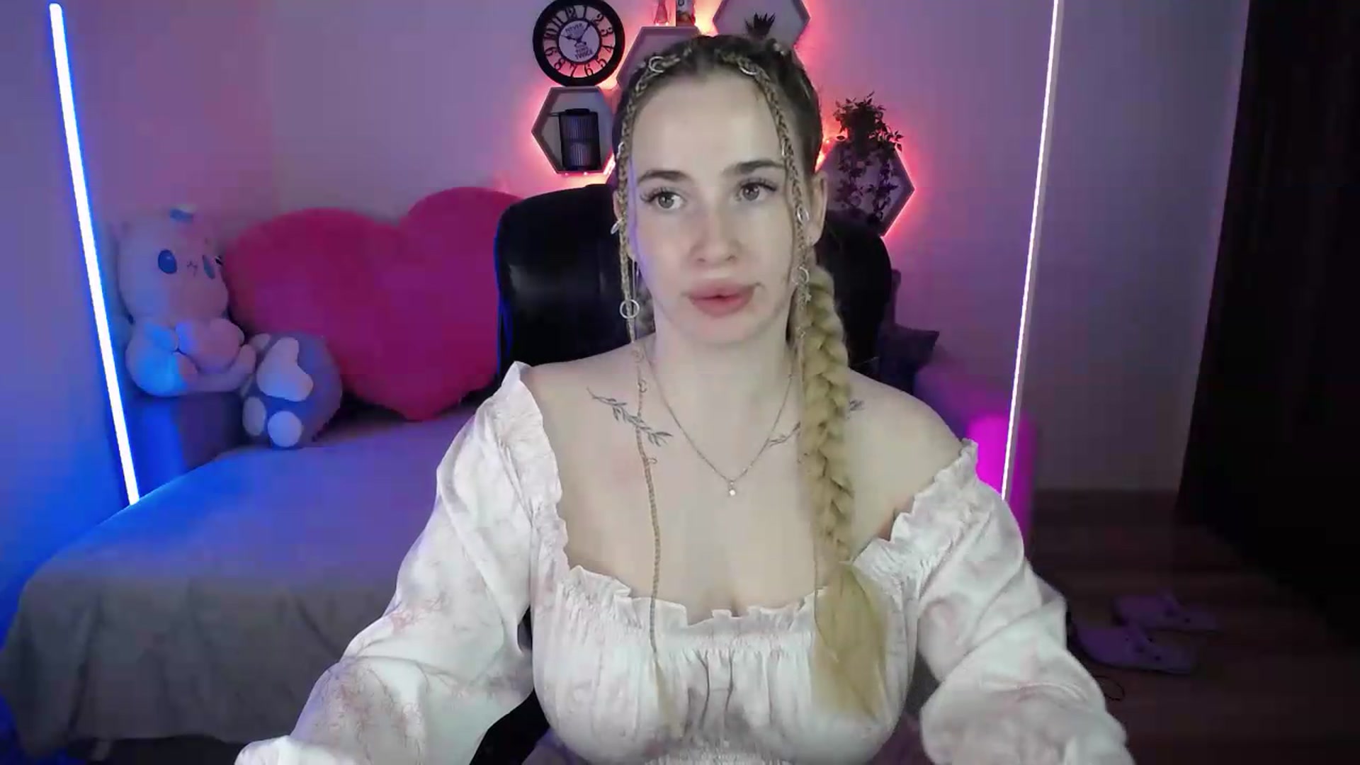 Gallery image thumbnail from SabrinaViolet's myfreecams stream on, 05/17/2026, 10:39 image 11 of 20