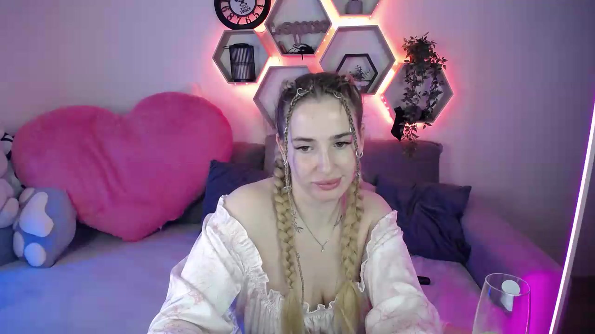 Gallery image thumbnail from SabrinaViolet's myfreecams stream on, 05/17/2026, 11:40 image 3 of 20
