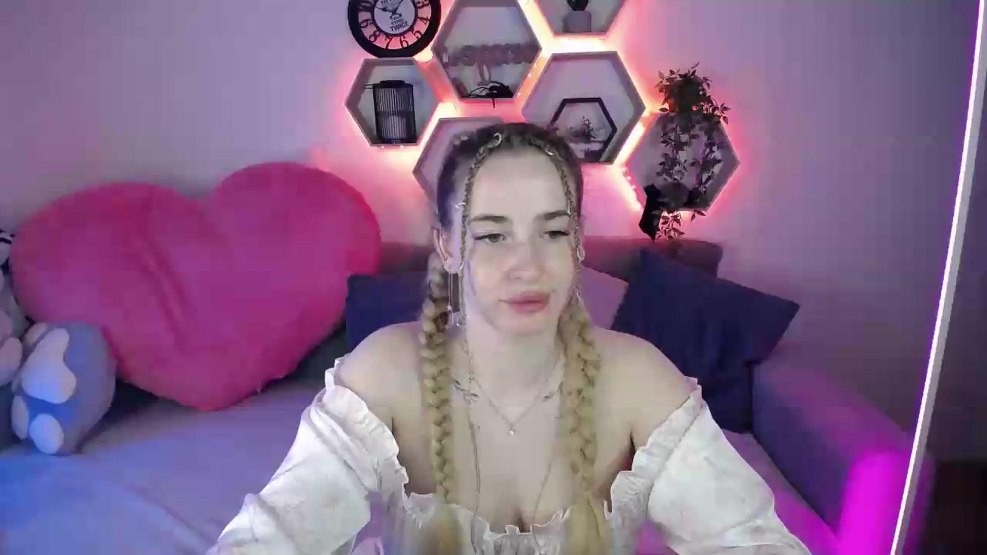 Gallery image thumbnail from SabrinaViolet's myfreecams stream on, 05/17/2026, 13:54 image 1 of 20