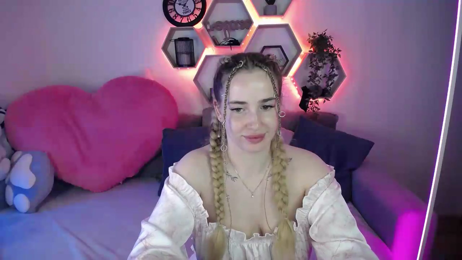 Gallery image thumbnail from SabrinaViolet's myfreecams stream on, 05/17/2026, 13:54 image 10 of 20
