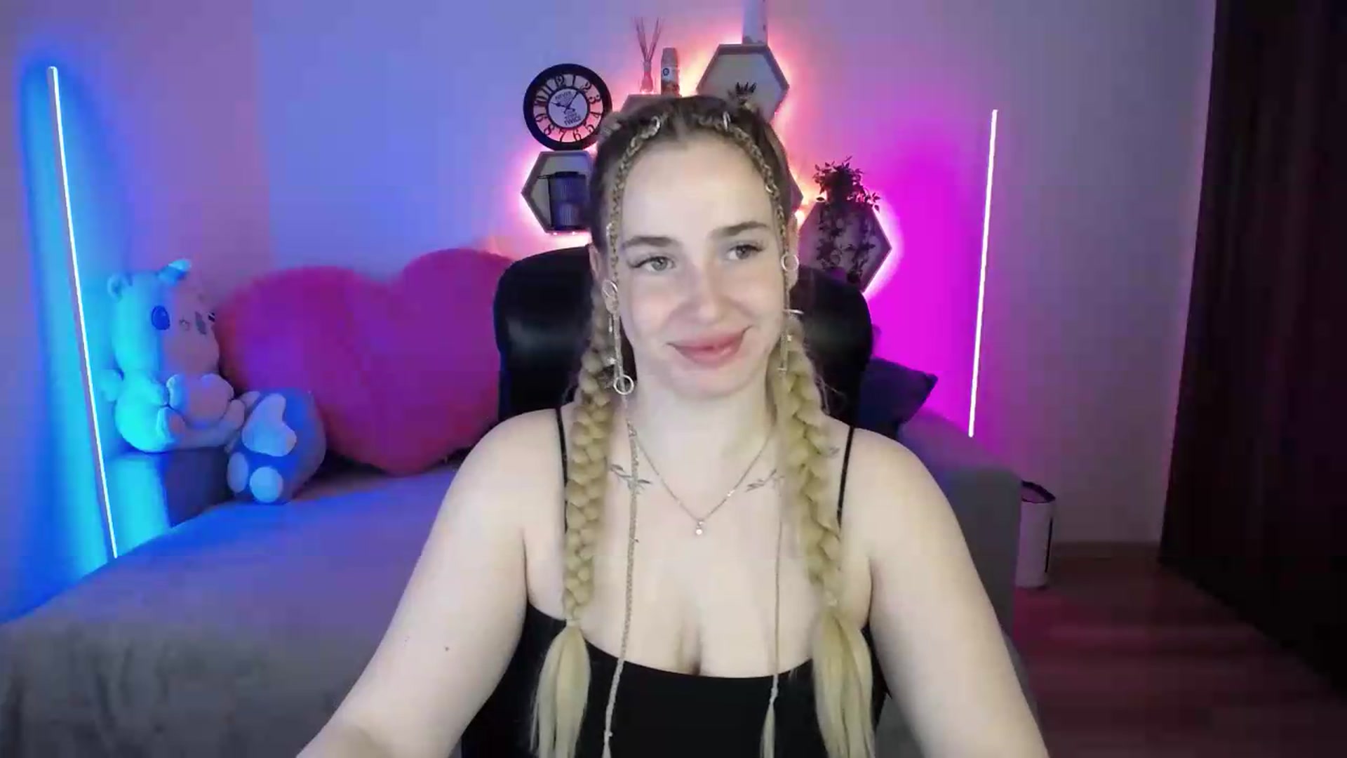 Gallery image thumbnail from SabrinaViolet's myfreecams stream on, 05/18/2026, 09:27 image 10 of 20
