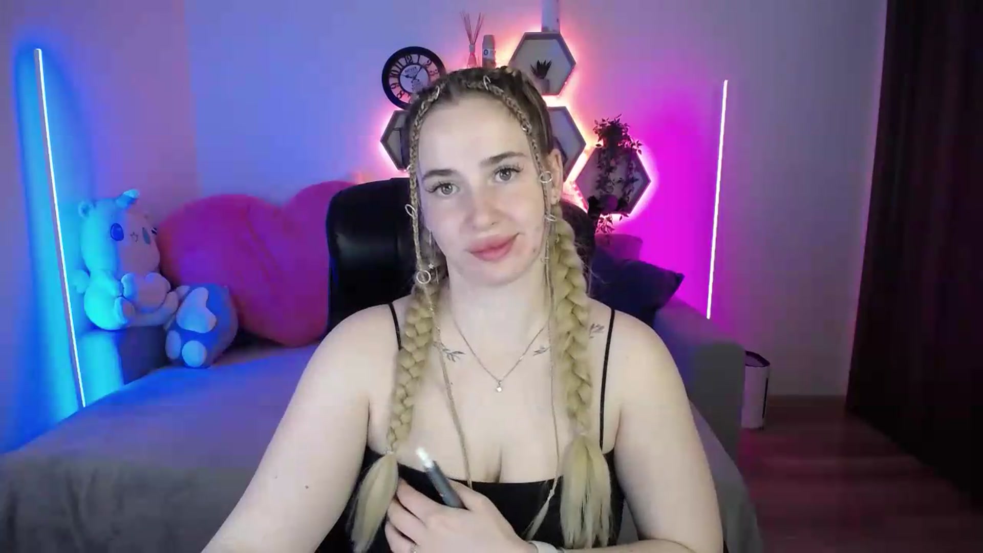 Gallery image thumbnail from SabrinaViolet's myfreecams stream on, 05/18/2026, 09:27 image 15 of 20