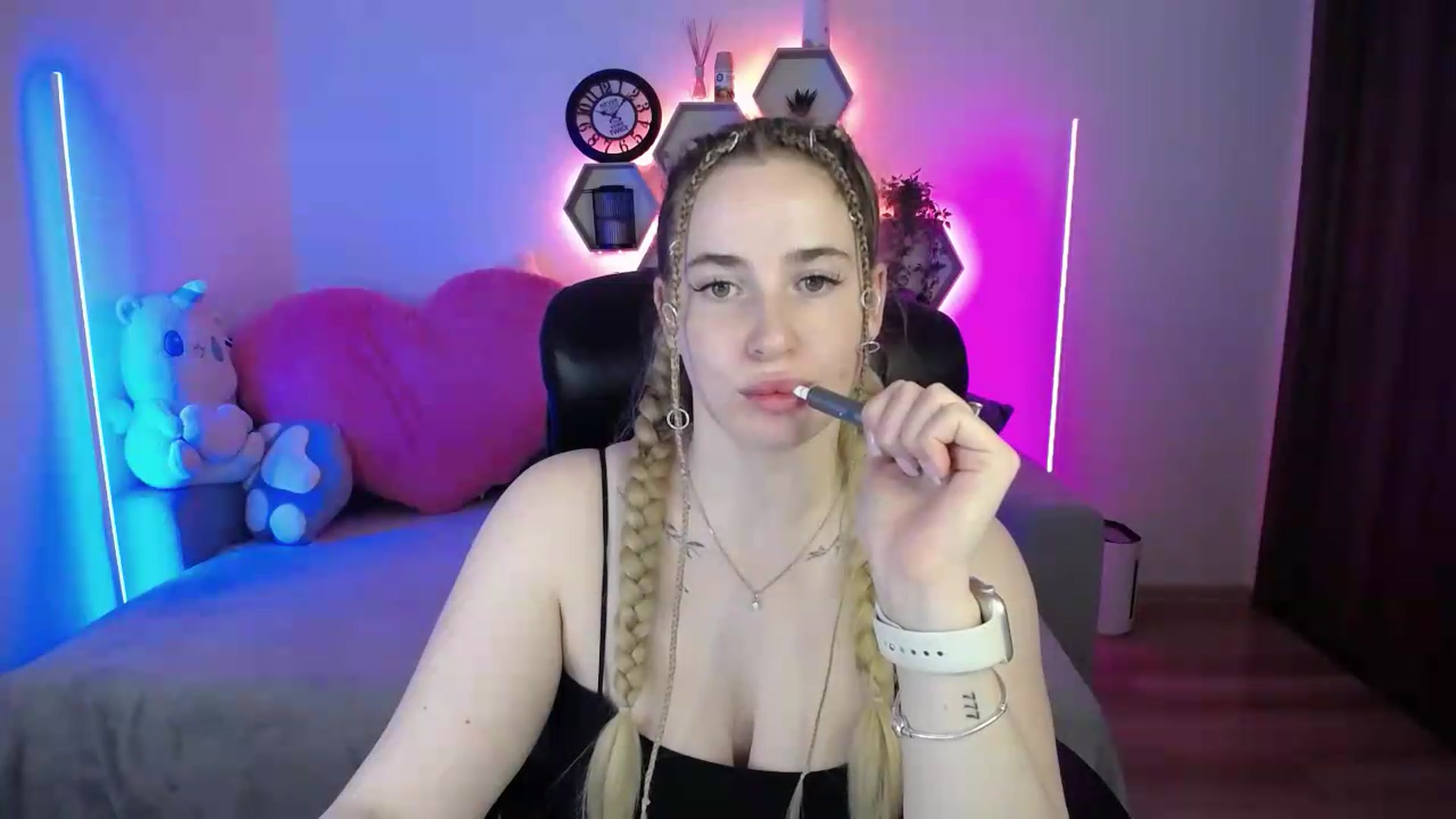 Gallery image thumbnail from SabrinaViolet's myfreecams stream on, 05/18/2026, 09:27 image 9 of 20