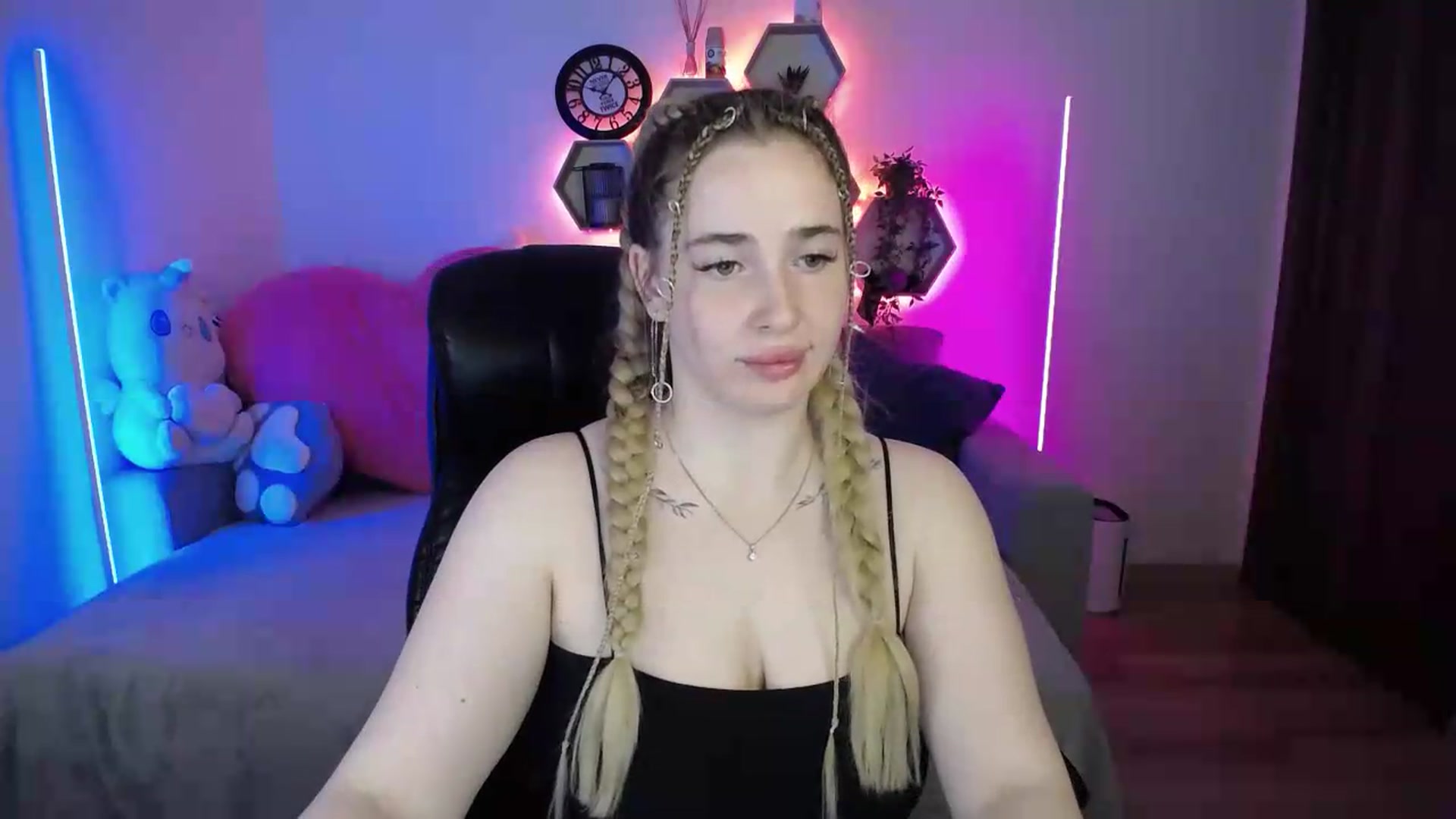 Gallery image thumbnail from SabrinaViolet's myfreecams stream on, 05/18/2026, 09:27 image 20 of 20