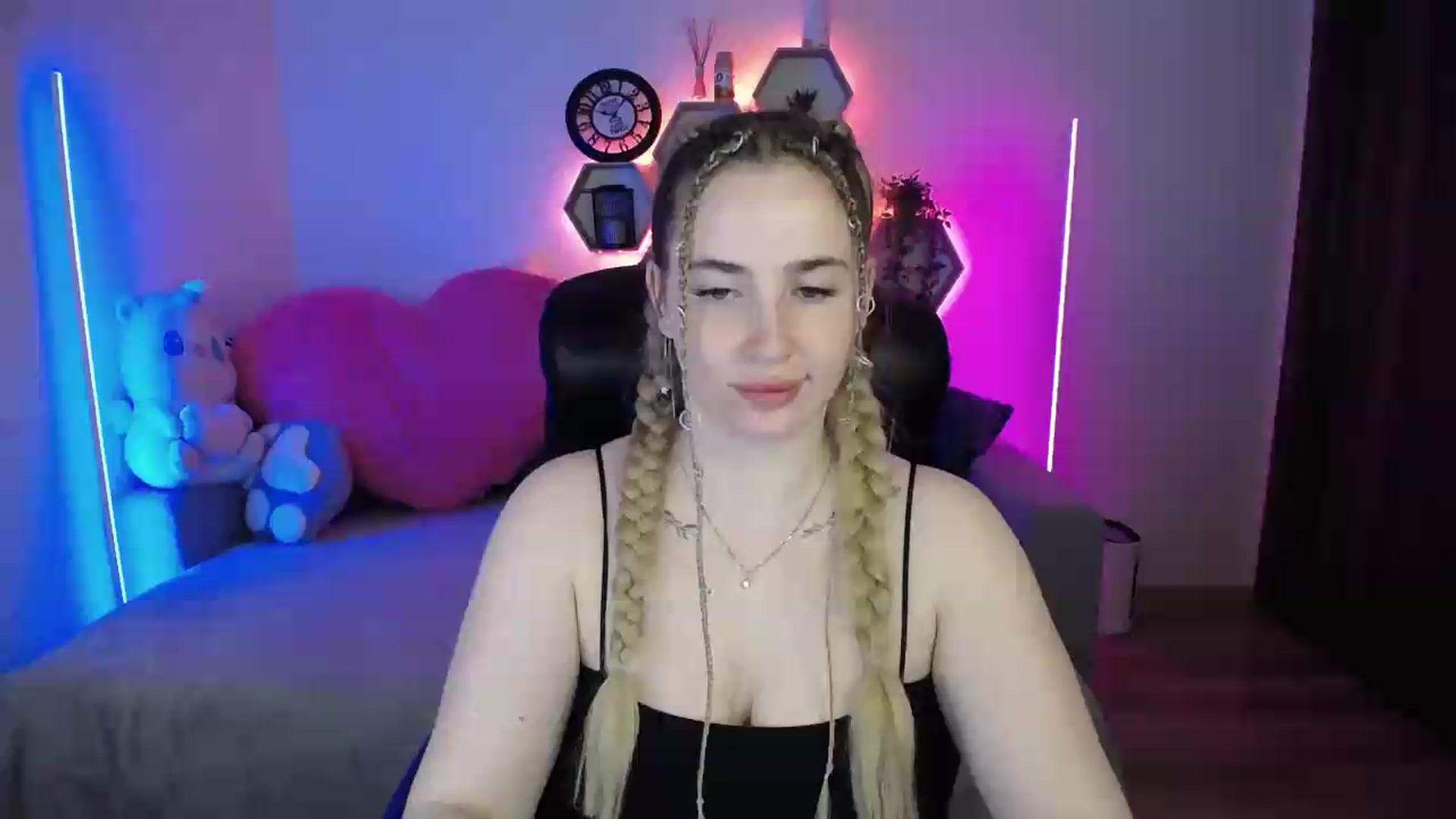 Gallery image thumbnail from SabrinaViolet's myfreecams stream on, 05/18/2026, 09:27 image 12 of 20