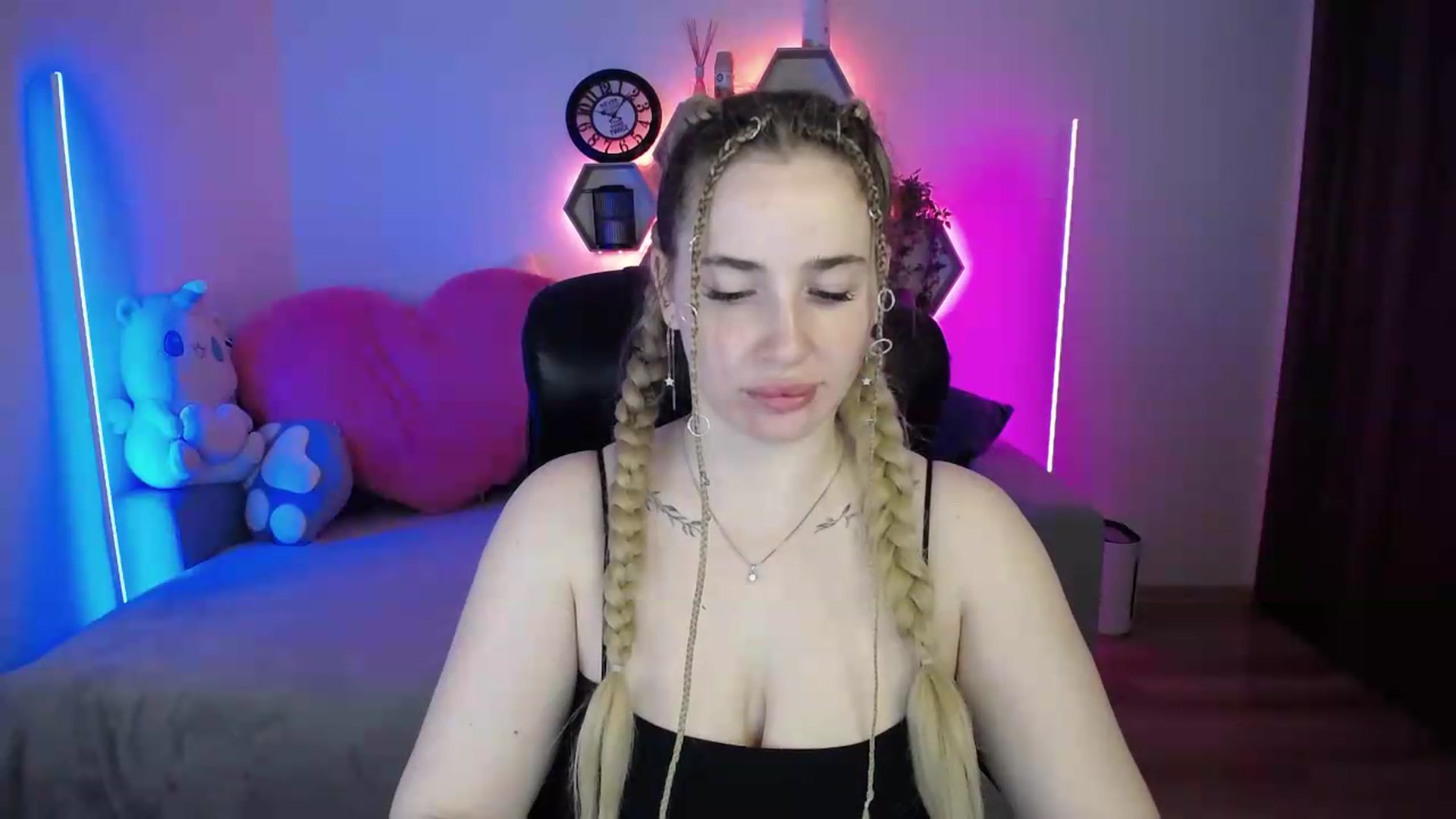 Gallery image thumbnail from SabrinaViolet's myfreecams stream on, 05/18/2026, 09:27 image 8 of 20