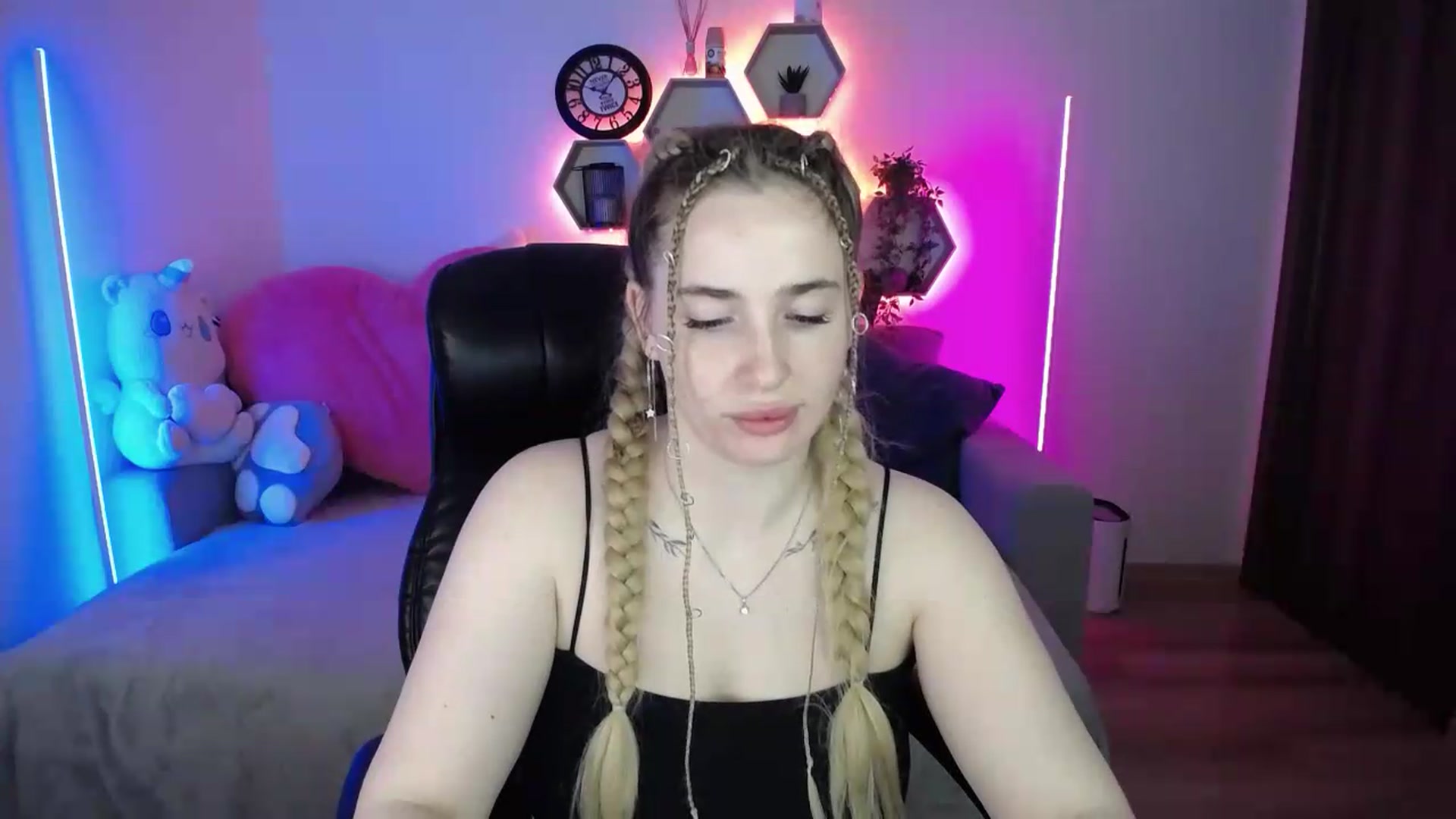 Gallery image thumbnail from SabrinaViolet's myfreecams stream on, 05/18/2026, 10:19 image 2 of 20