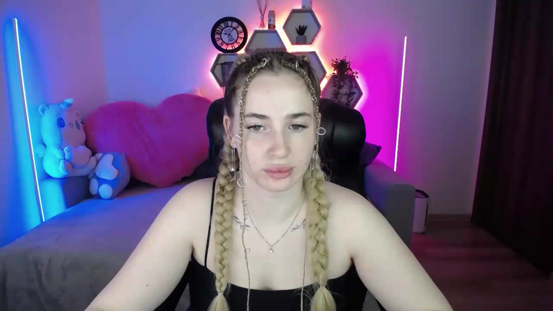 Gallery image thumbnail from SabrinaViolet's myfreecams stream on, 05/18/2026, 10:19 image 7 of 20