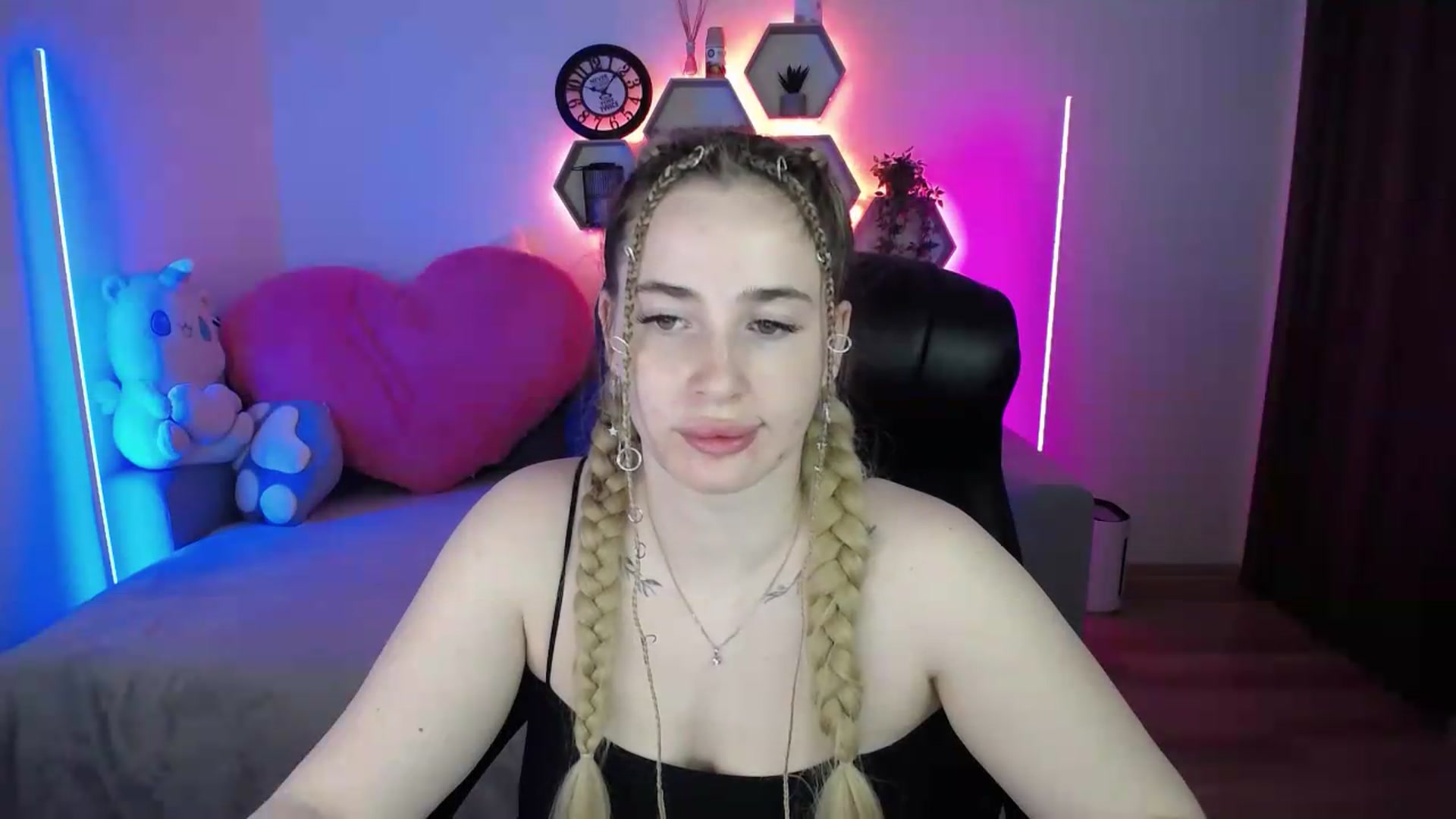 Gallery image thumbnail from SabrinaViolet's myfreecams stream on, 05/18/2026, 10:19 image 10 of 20