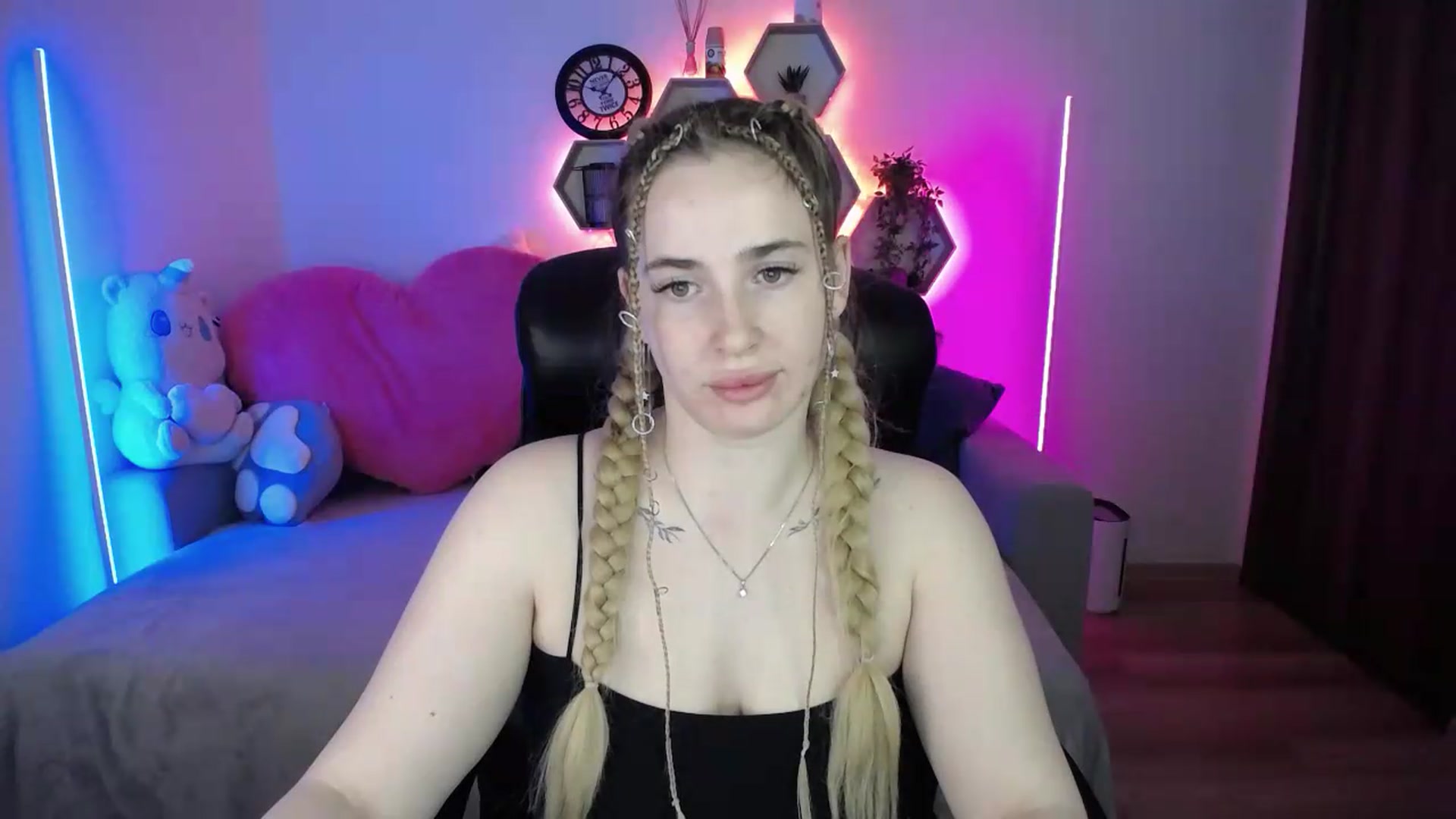 Gallery image thumbnail from SabrinaViolet's myfreecams stream on, 05/18/2026, 10:19 image 20 of 20