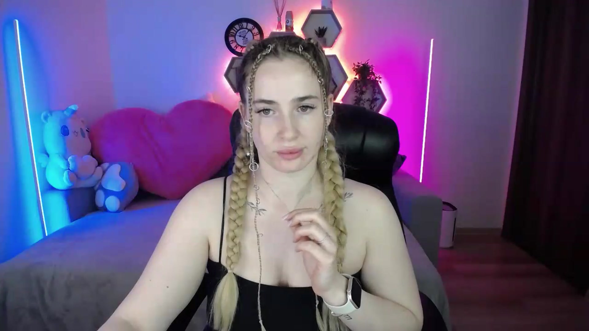 Gallery image thumbnail from SabrinaViolet's myfreecams stream on, 05/18/2026, 10:19 image 17 of 20
