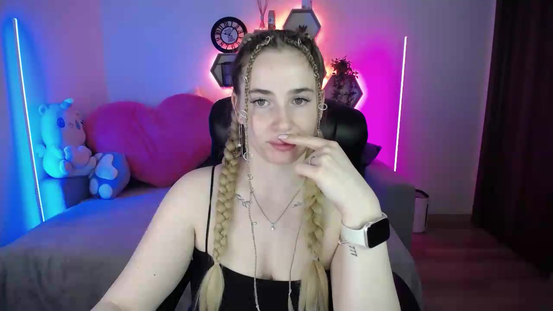 Gallery image thumbnail from SabrinaViolet's myfreecams stream on, 05/18/2026, 10:19 image 12 of 20