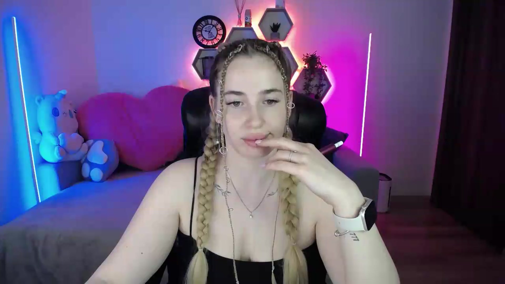 Gallery image thumbnail from SabrinaViolet's myfreecams stream on, 05/18/2026, 10:19 image 9 of 20