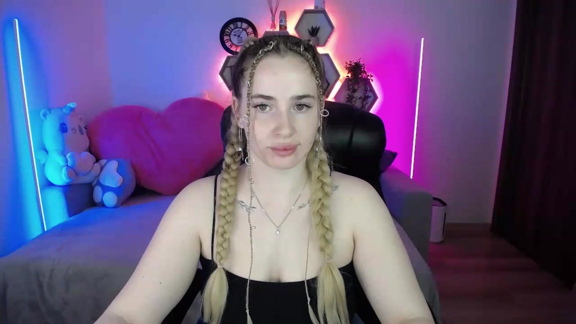 Gallery image thumbnail from SabrinaViolet's myfreecams stream on, 05/18/2026, 10:19 image 13 of 20
