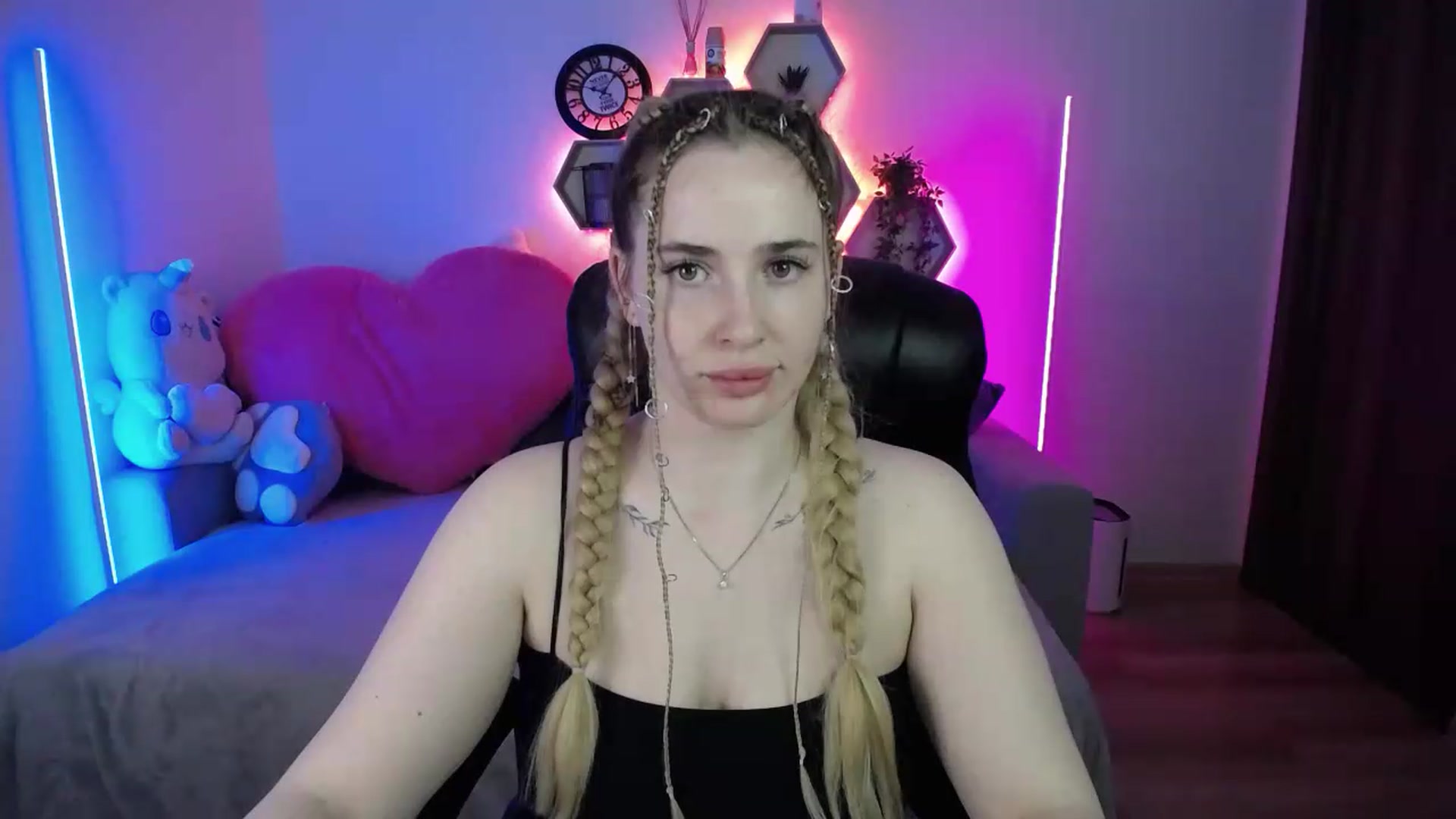 Gallery image thumbnail from SabrinaViolet's myfreecams stream on, 05/18/2026, 10:19 image 16 of 20