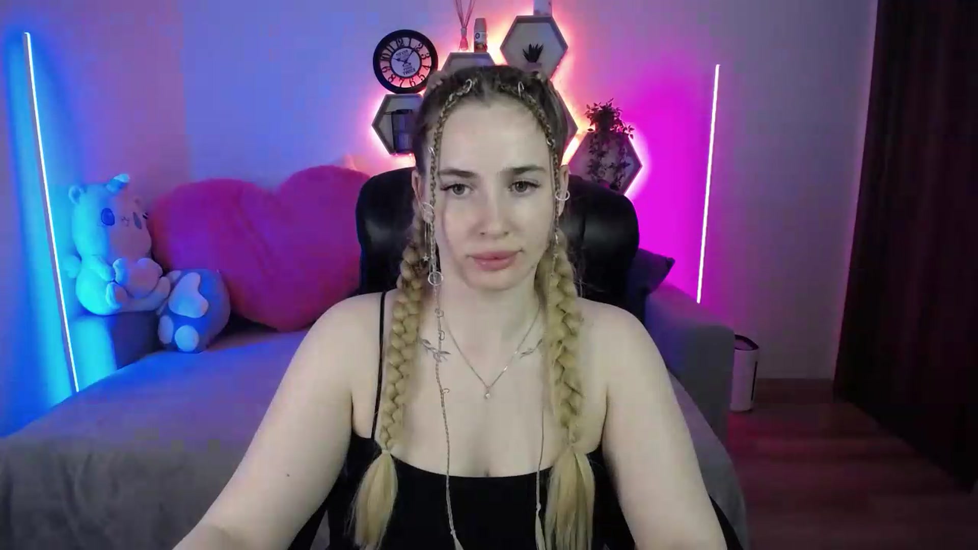Gallery image thumbnail from SabrinaViolet's myfreecams stream on, 05/18/2026, 10:19 image 19 of 20