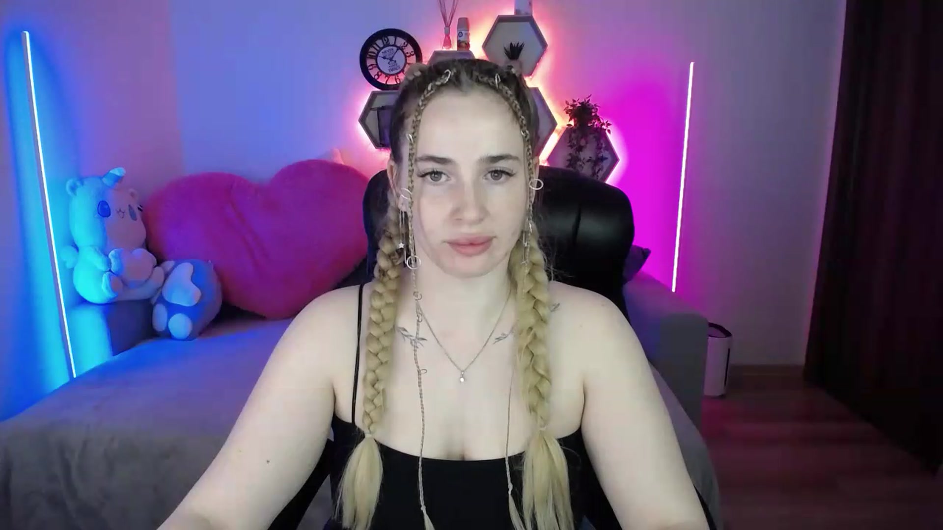Gallery image thumbnail from SabrinaViolet's myfreecams stream on, 05/18/2026, 10:19 image 15 of 20
