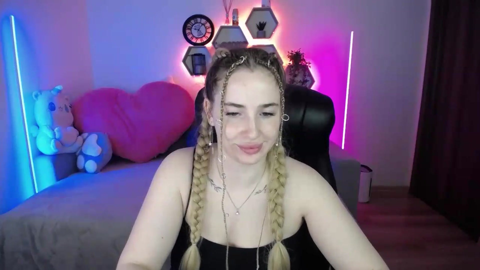 Gallery image thumbnail from SabrinaViolet's myfreecams stream on, 05/18/2026, 10:19 image 11 of 20