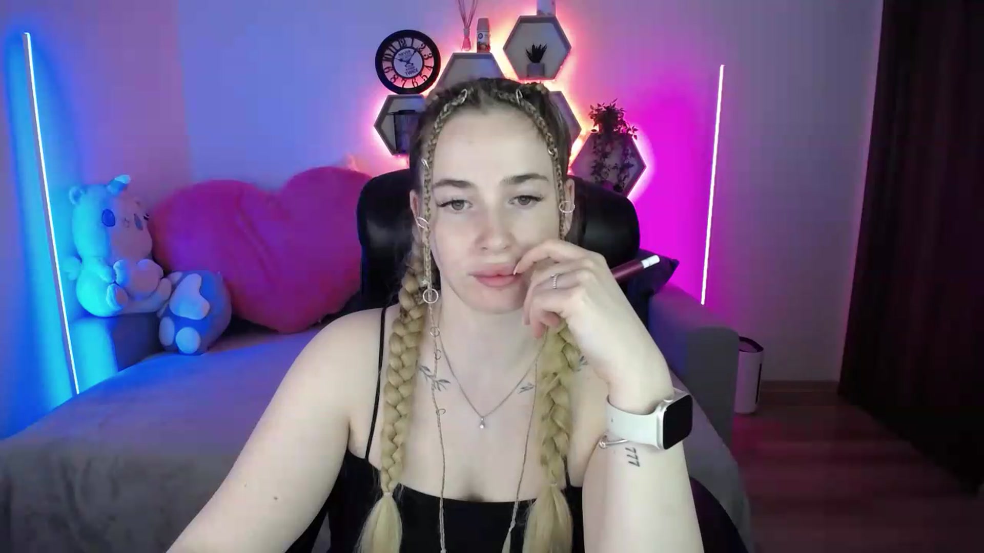 Gallery image thumbnail from SabrinaViolet's myfreecams stream on, 05/18/2026, 10:19 image 5 of 20