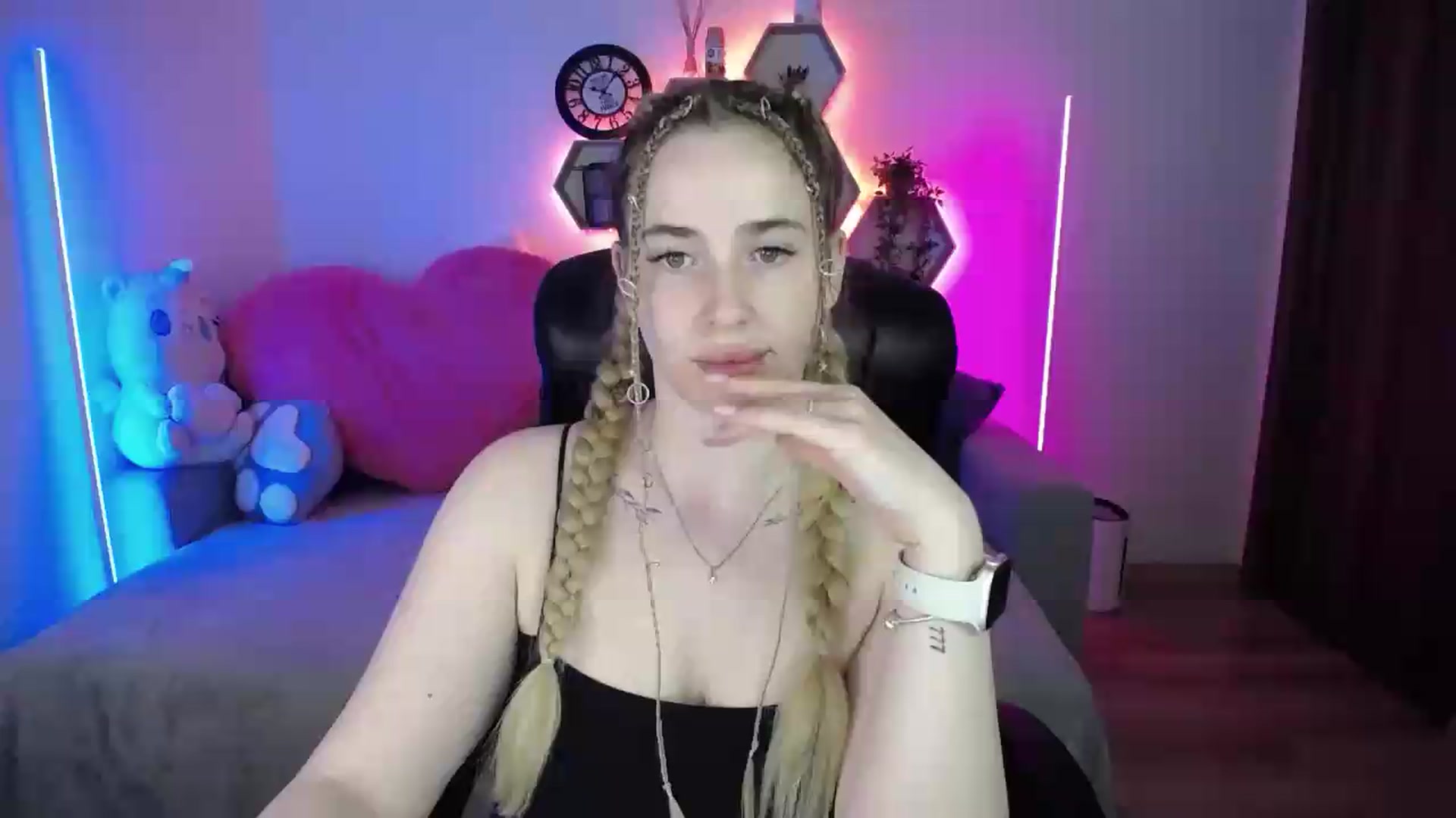 Gallery image thumbnail from SabrinaViolet's myfreecams stream on, 05/18/2026, 10:19 image 18 of 20