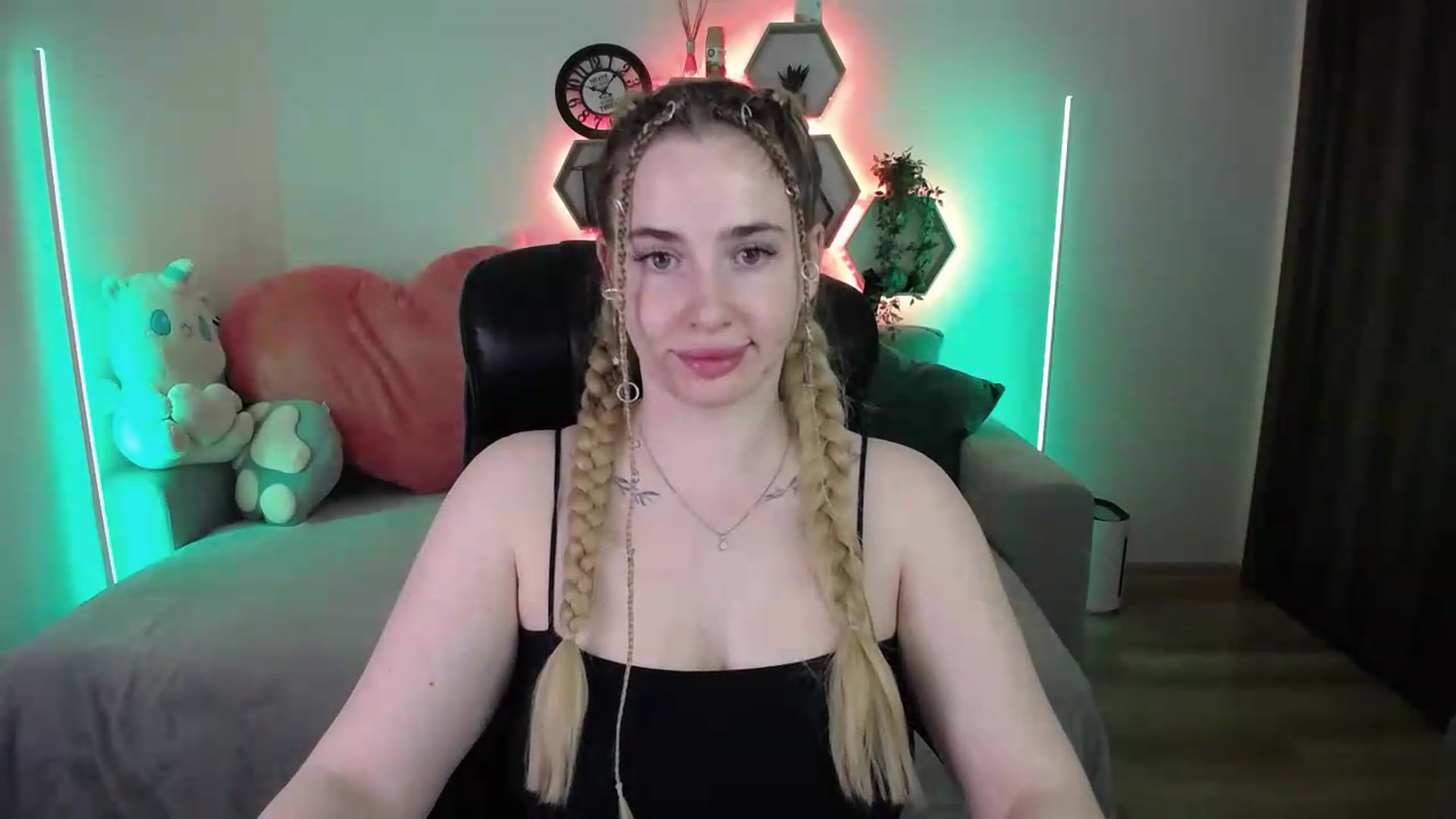 Gallery image thumbnail from SabrinaViolet's myfreecams stream on, 05/18/2026, 11:10 image 20 of 20