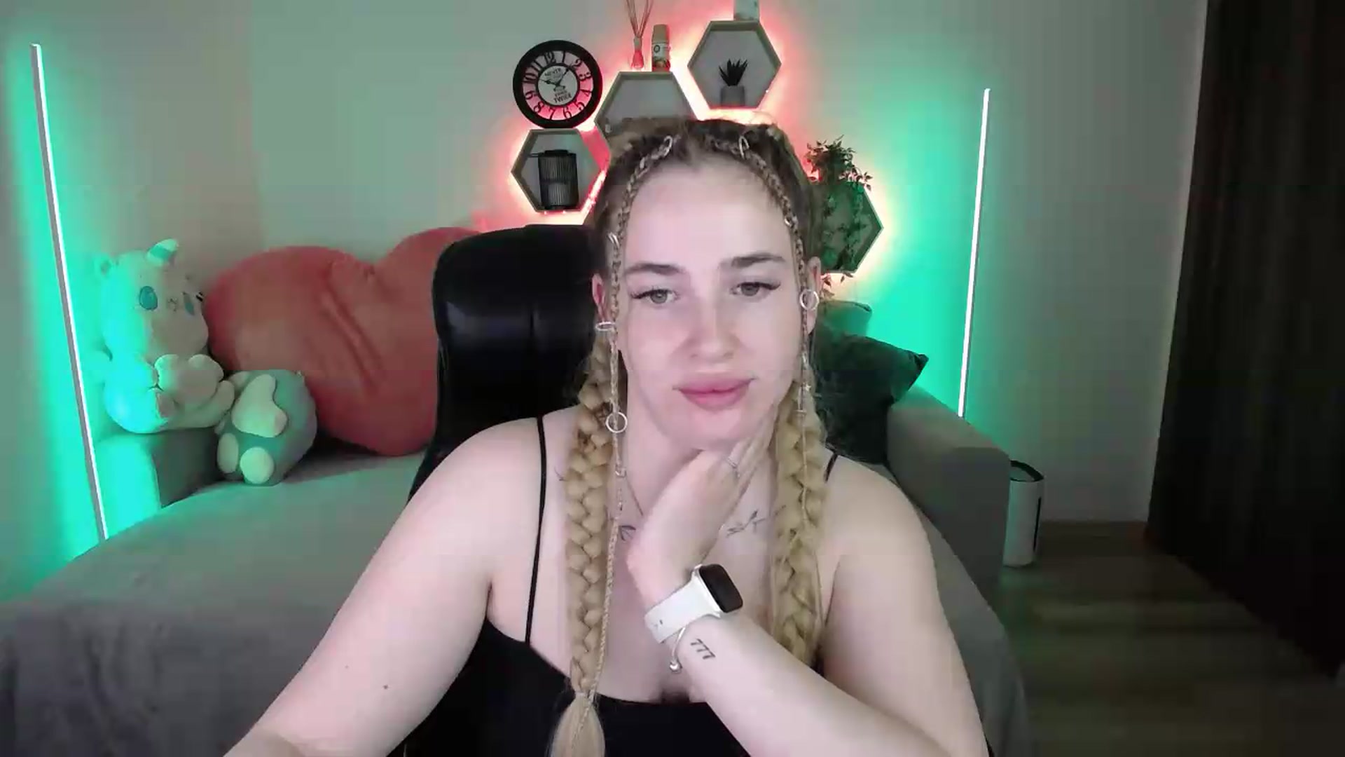 Gallery image thumbnail from SabrinaViolet's myfreecams stream on, 05/18/2026, 11:10 image 12 of 20