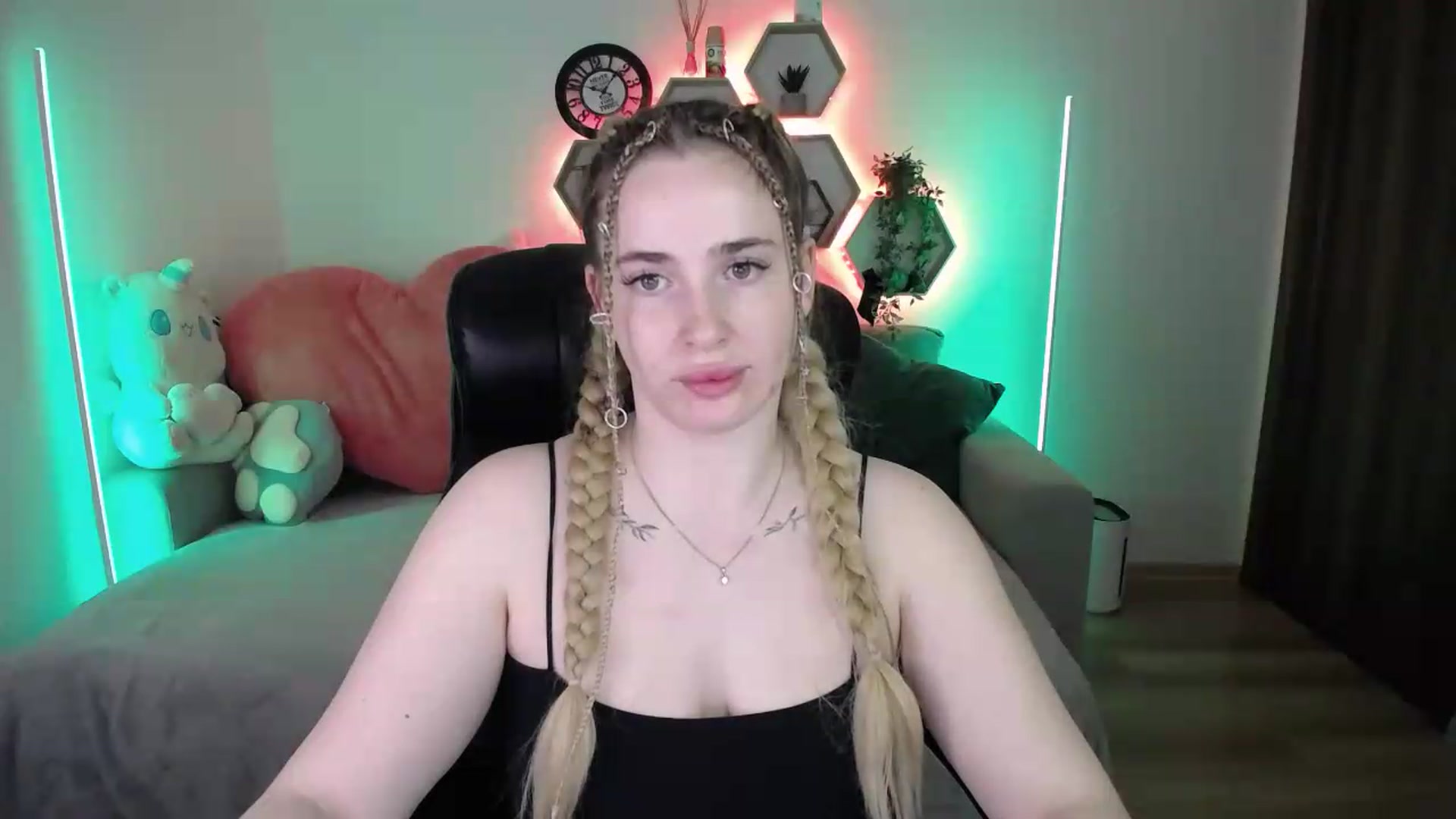 Gallery image thumbnail from SabrinaViolet's myfreecams stream on, 05/18/2026, 11:10 image 15 of 20