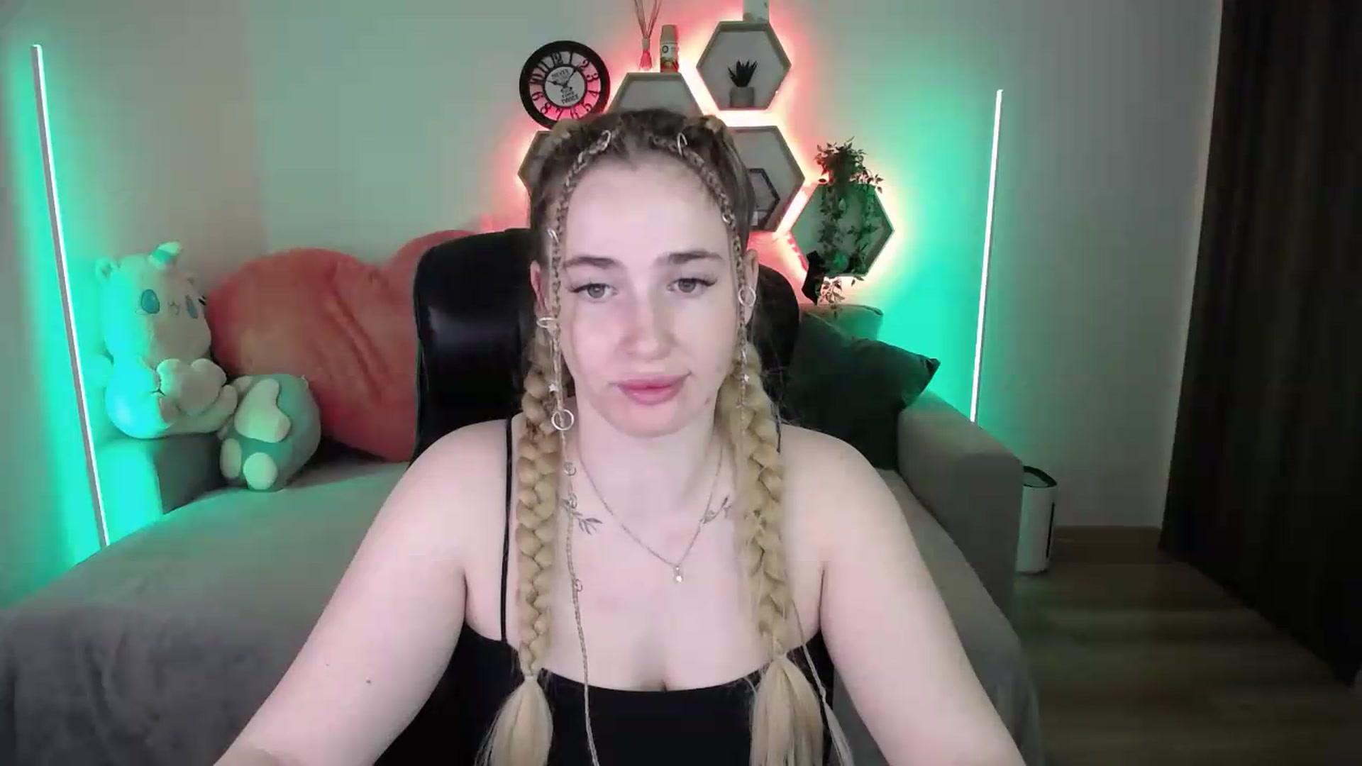 Gallery image thumbnail from SabrinaViolet's myfreecams stream on, 05/18/2026, 11:10 image 5 of 20