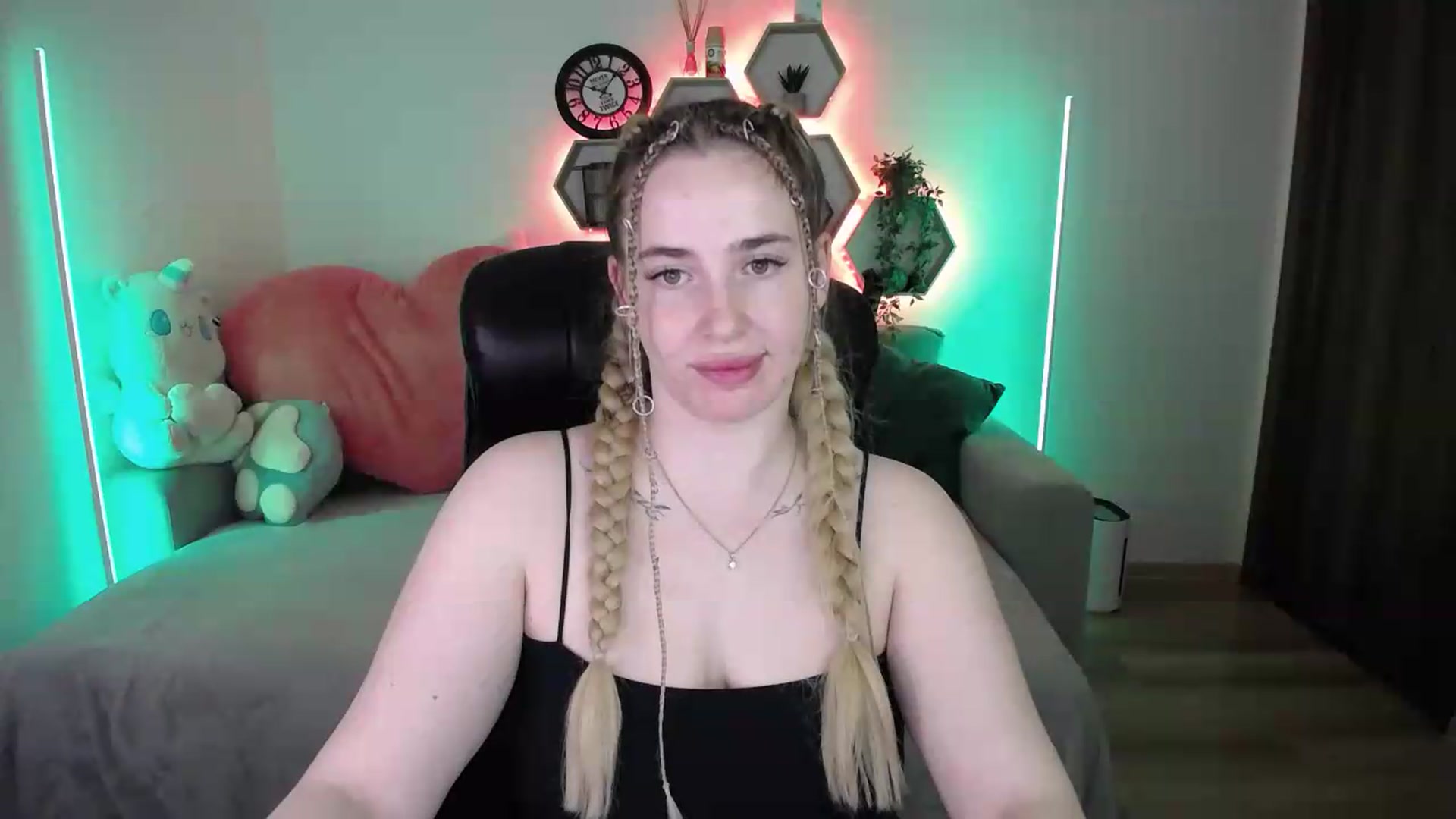 Gallery image thumbnail from SabrinaViolet's myfreecams stream on, 05/18/2026, 11:10 image 19 of 20