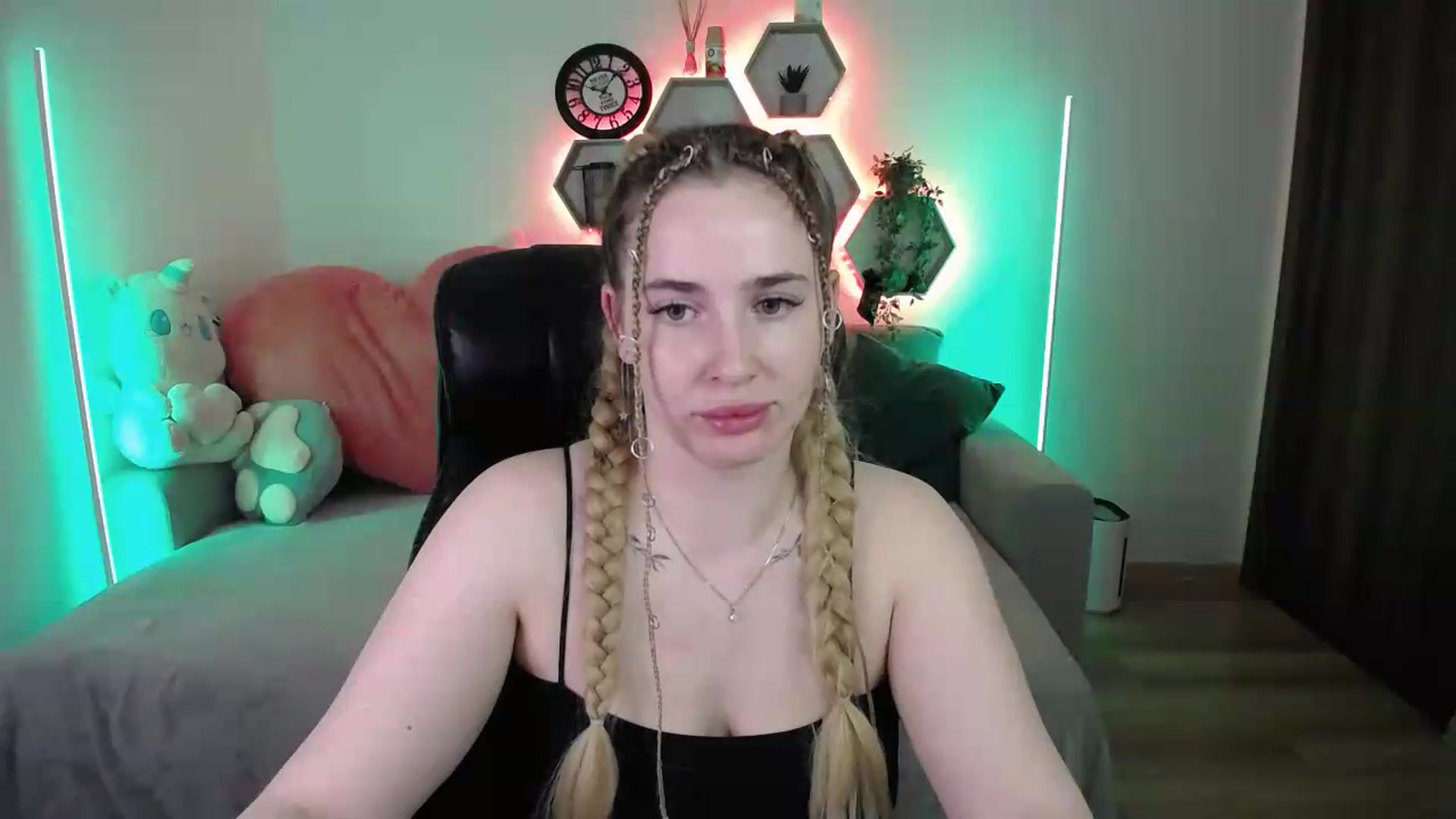 Gallery image thumbnail from SabrinaViolet's myfreecams stream on, 05/18/2026, 11:10 image 2 of 20
