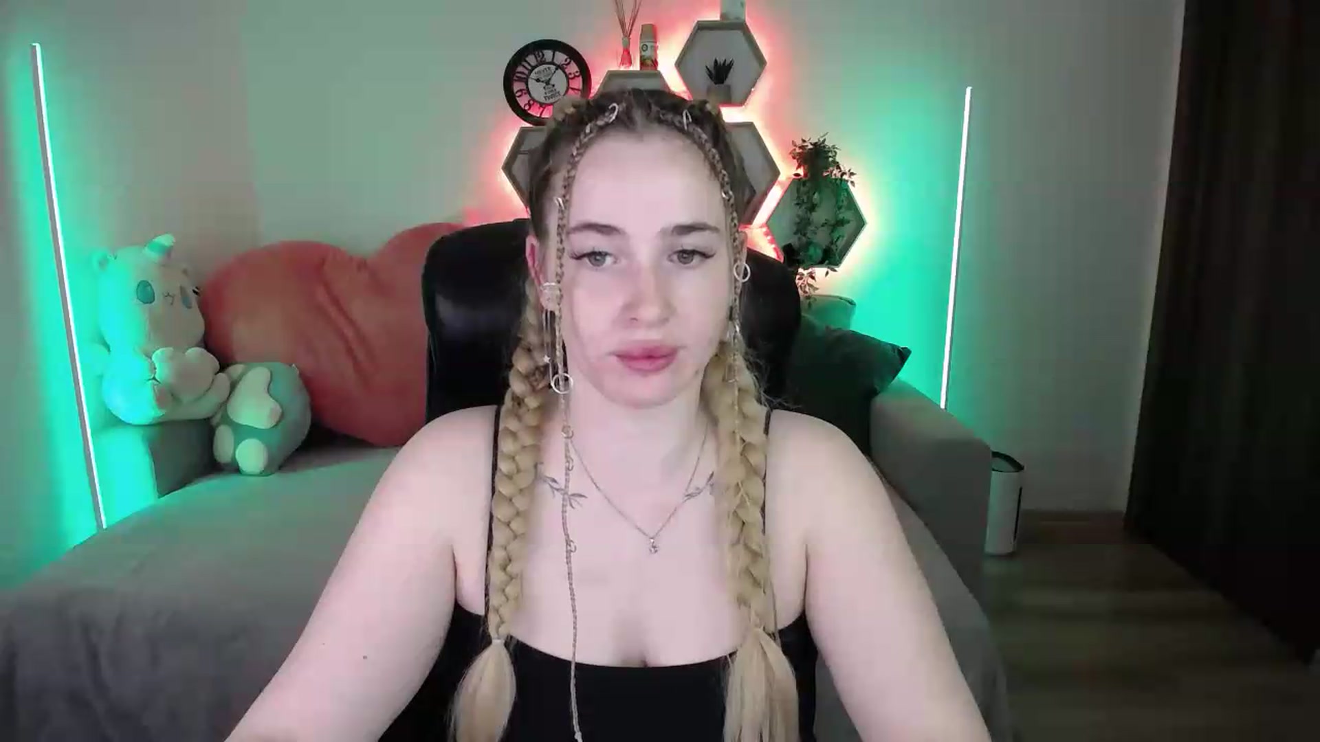 Gallery image thumbnail from SabrinaViolet's myfreecams stream on, 05/18/2026, 11:10 image 7 of 20