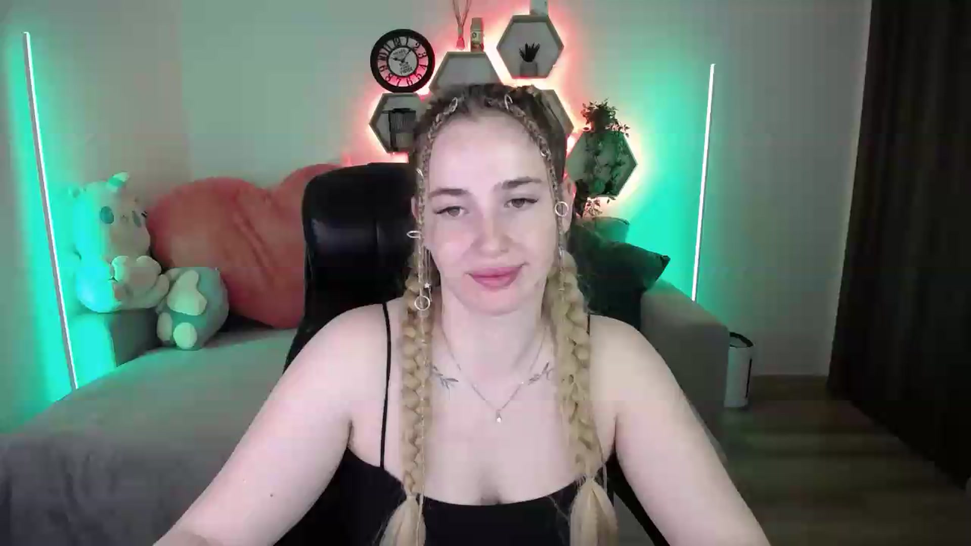 Gallery image thumbnail from SabrinaViolet's myfreecams stream on, 05/18/2026, 11:10 image 16 of 20