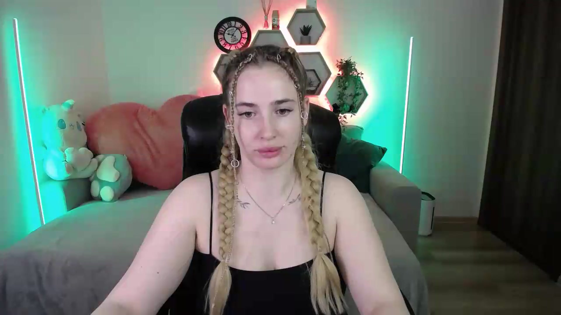 Gallery image thumbnail from SabrinaViolet's myfreecams stream on, 05/18/2026, 11:10 image 13 of 20