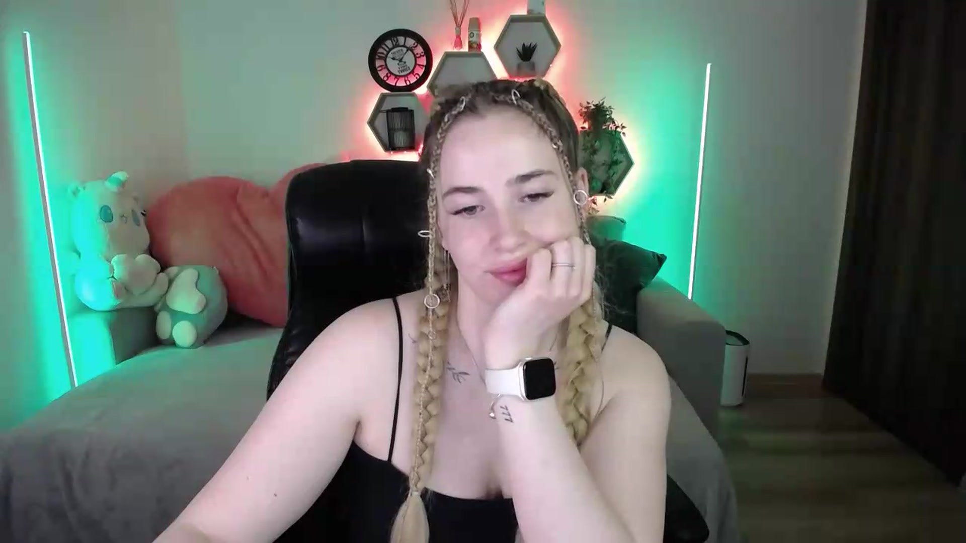 Gallery image thumbnail from SabrinaViolet's myfreecams stream on, 05/18/2026, 11:10 image 18 of 20
