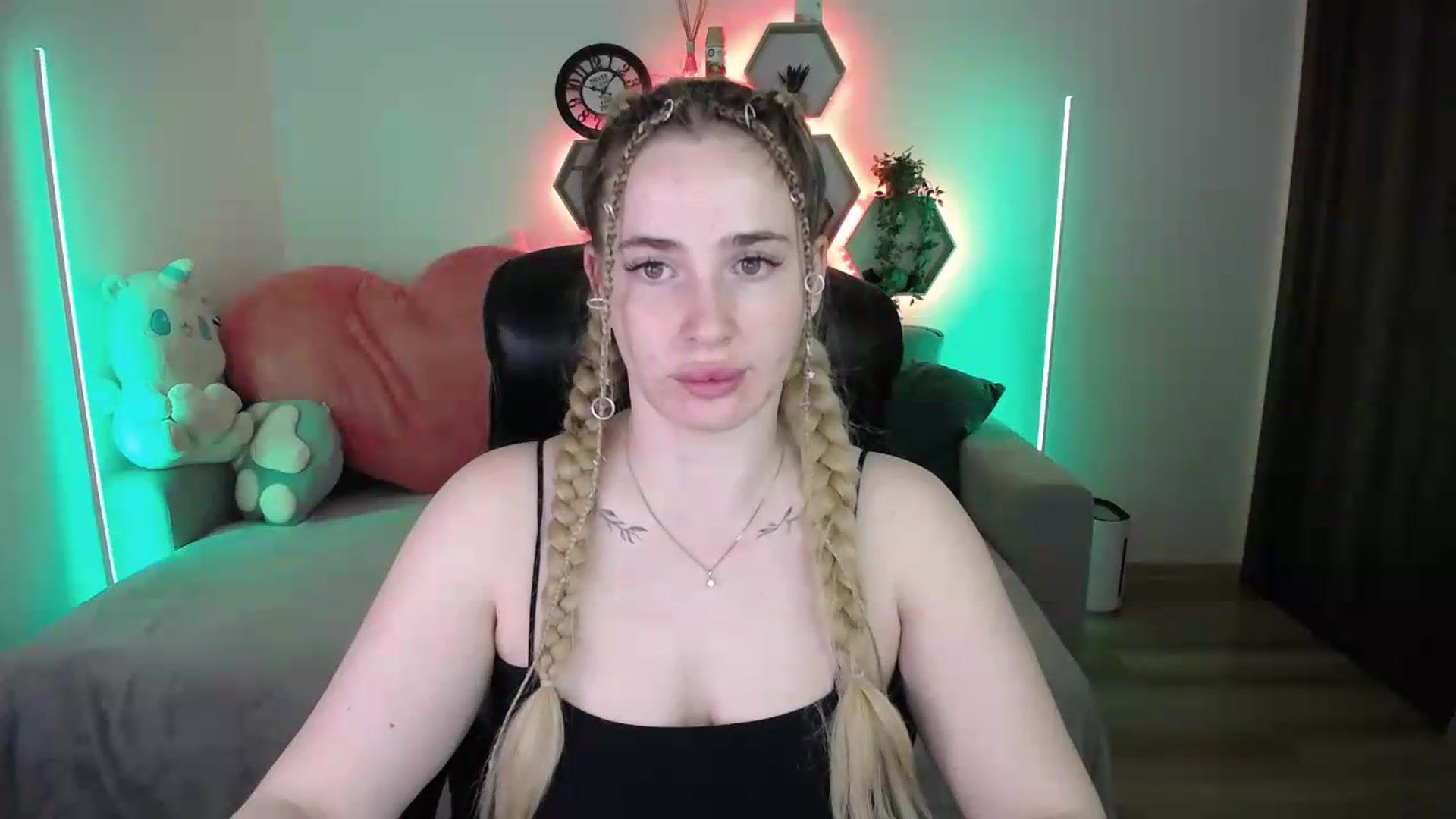 Gallery image thumbnail from SabrinaViolet's myfreecams stream on, 05/18/2026, 11:10 image 10 of 20