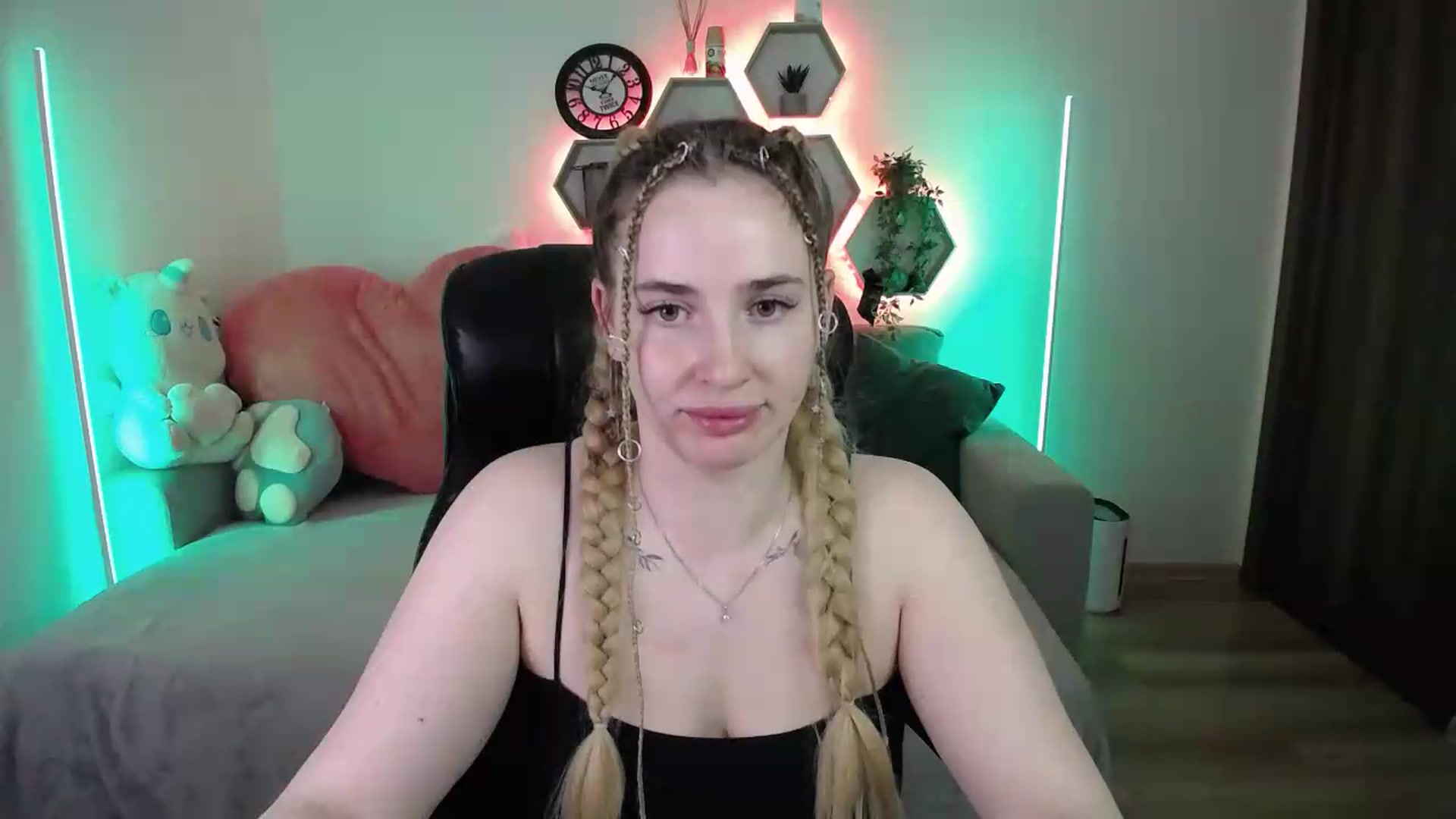 Gallery image thumbnail from SabrinaViolet's myfreecams stream on, 05/18/2026, 11:10 image 3 of 20