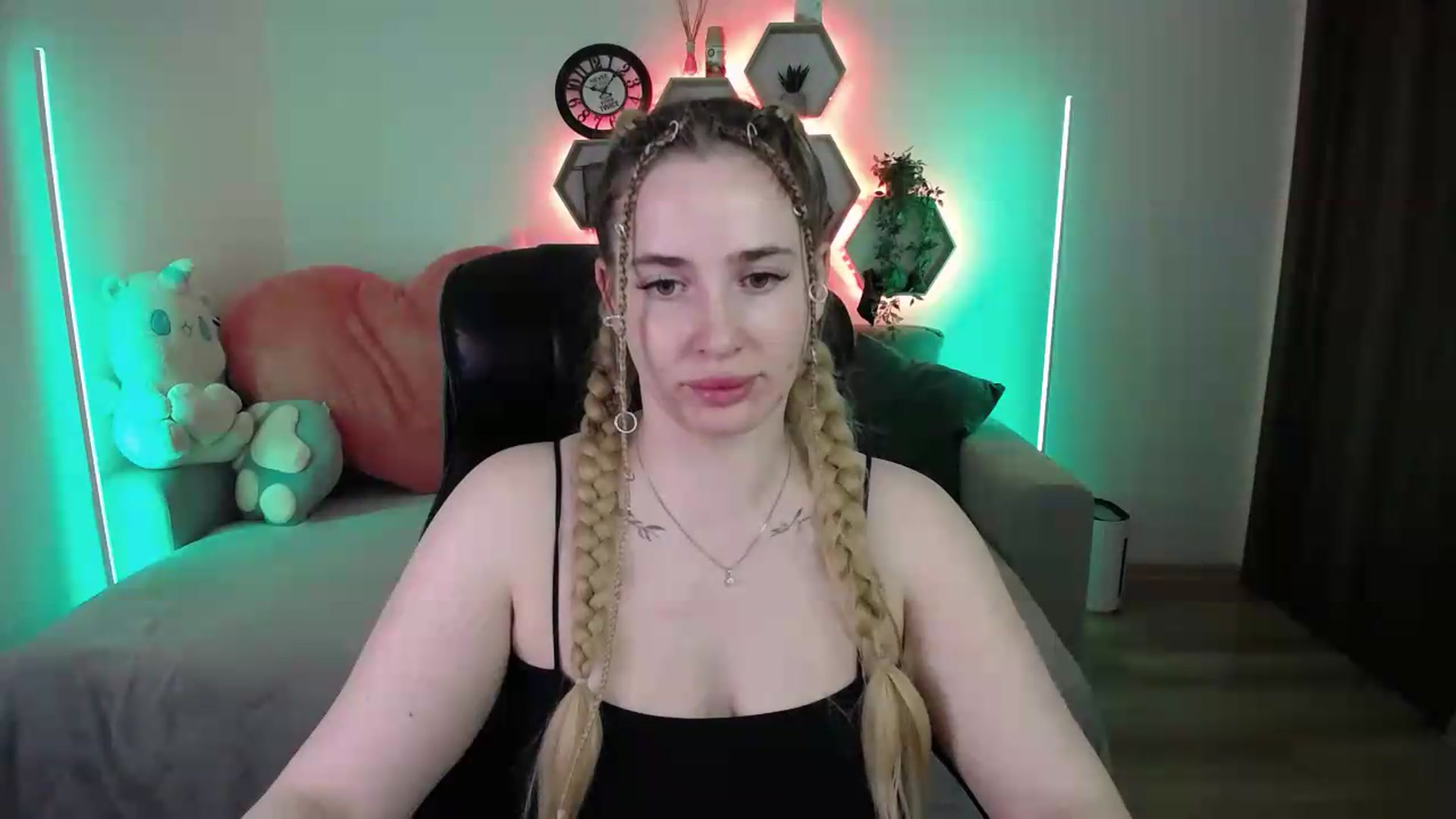 Gallery image thumbnail from SabrinaViolet's myfreecams stream on, 05/18/2026, 11:10 image 14 of 20