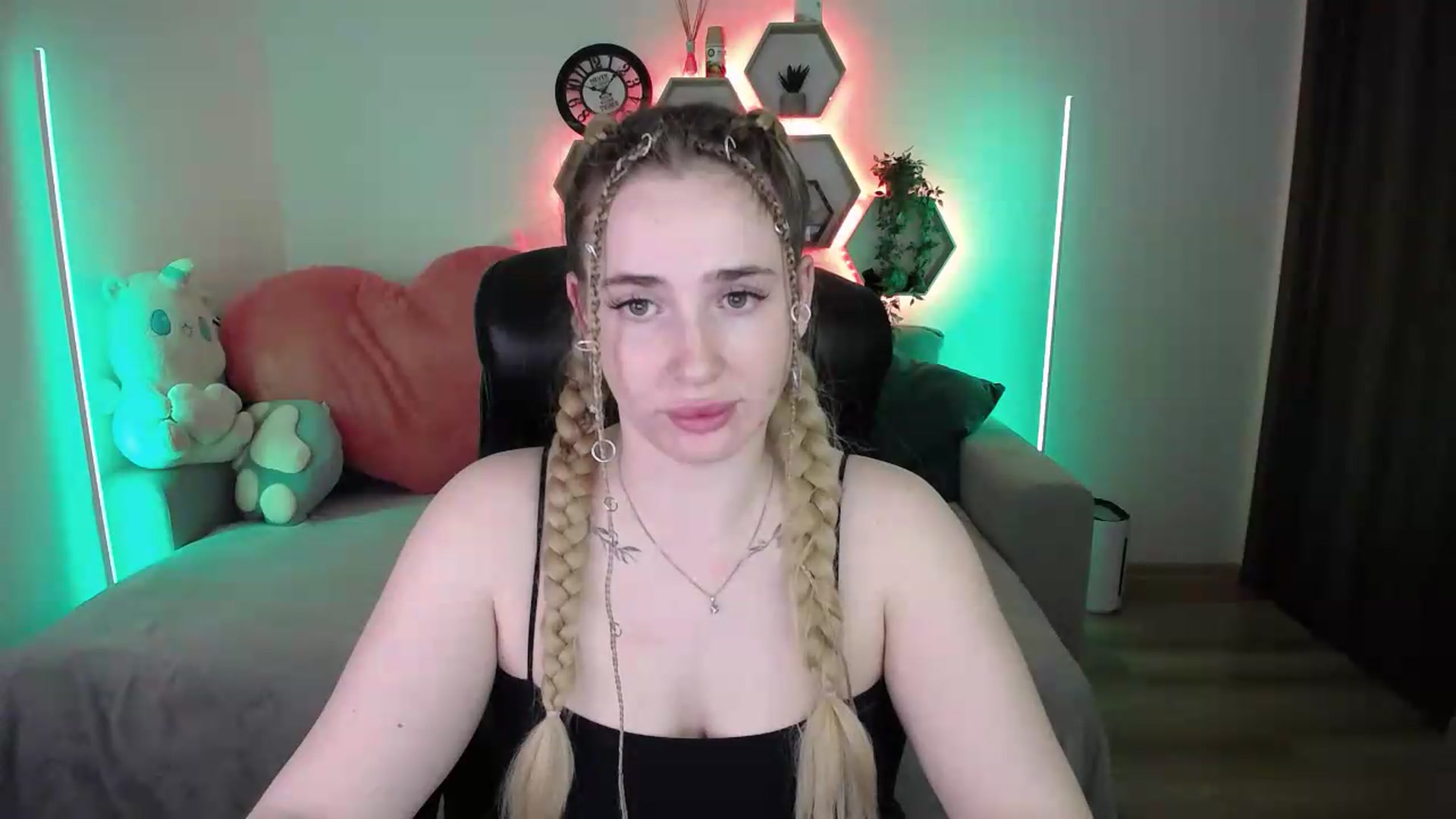 Gallery image thumbnail from SabrinaViolet's myfreecams stream on, 05/18/2026, 11:10 image 8 of 20
