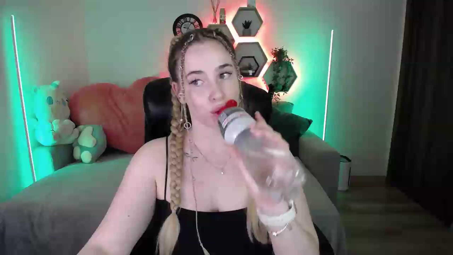 Gallery image thumbnail from SabrinaViolet's myfreecams stream on, 05/18/2026, 11:10 image 6 of 20