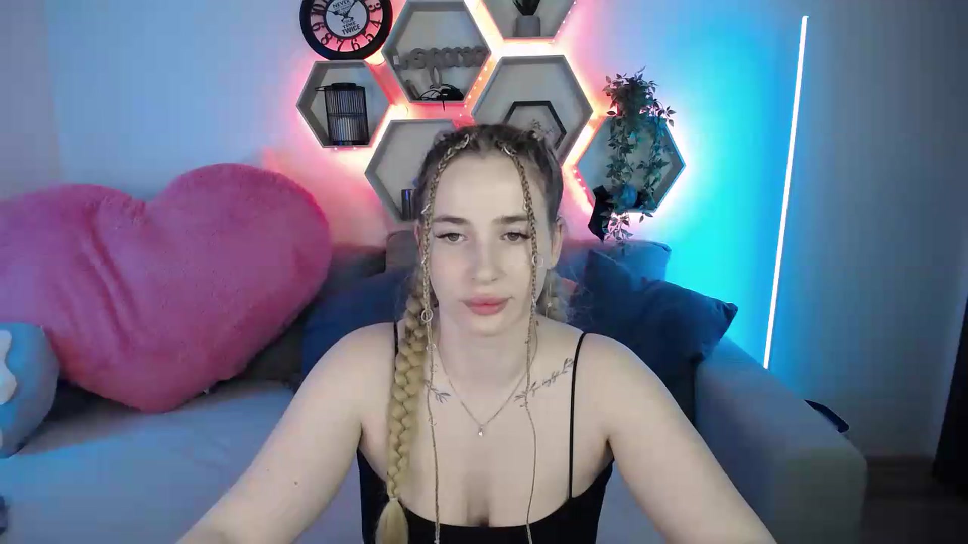 Gallery image thumbnail from SabrinaViolet's myfreecams stream on, 05/18/2026, 12:42 image 17 of 20