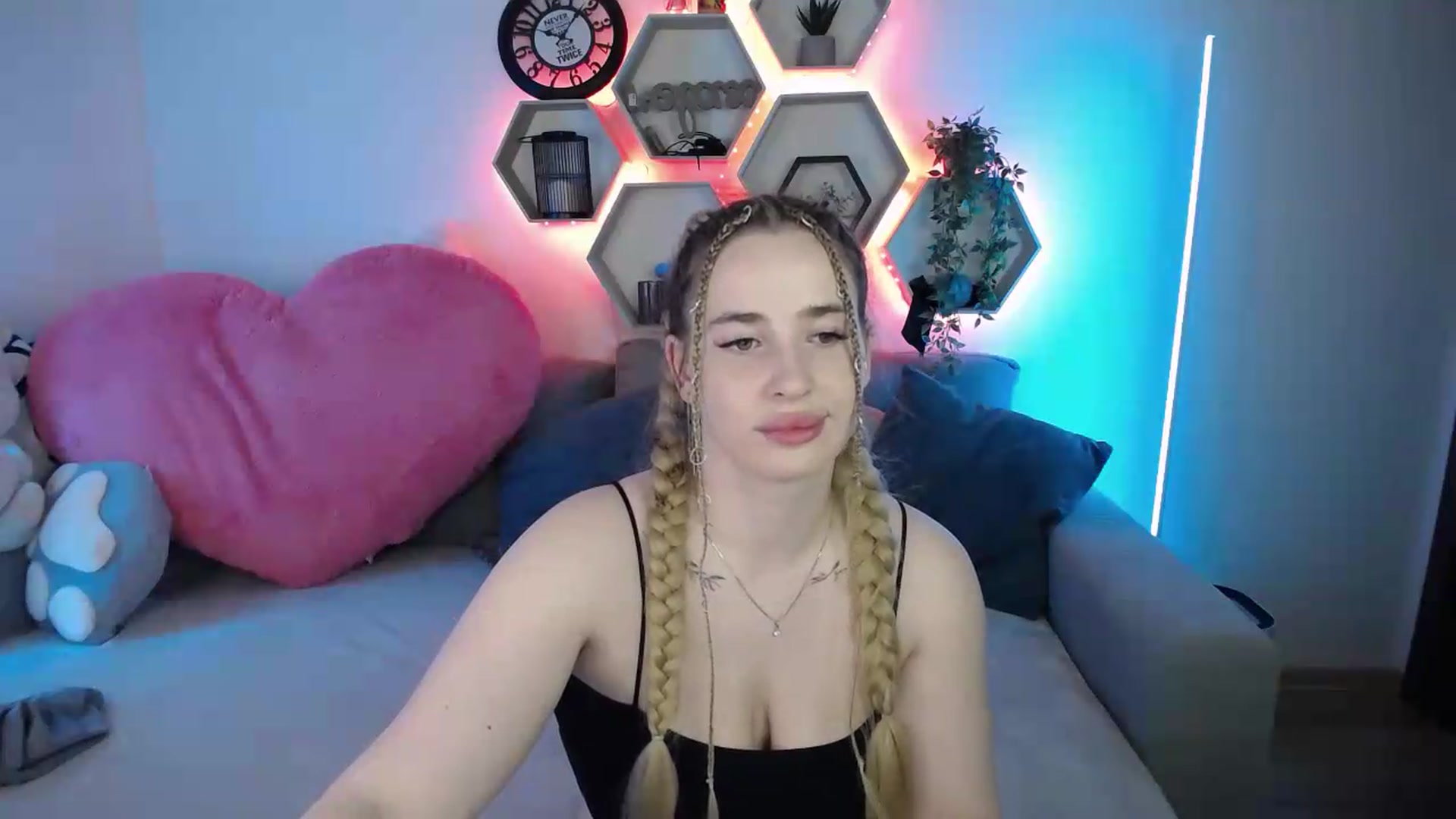 Gallery image thumbnail from SabrinaViolet's myfreecams stream on, 05/18/2026, 12:42 image 16 of 20