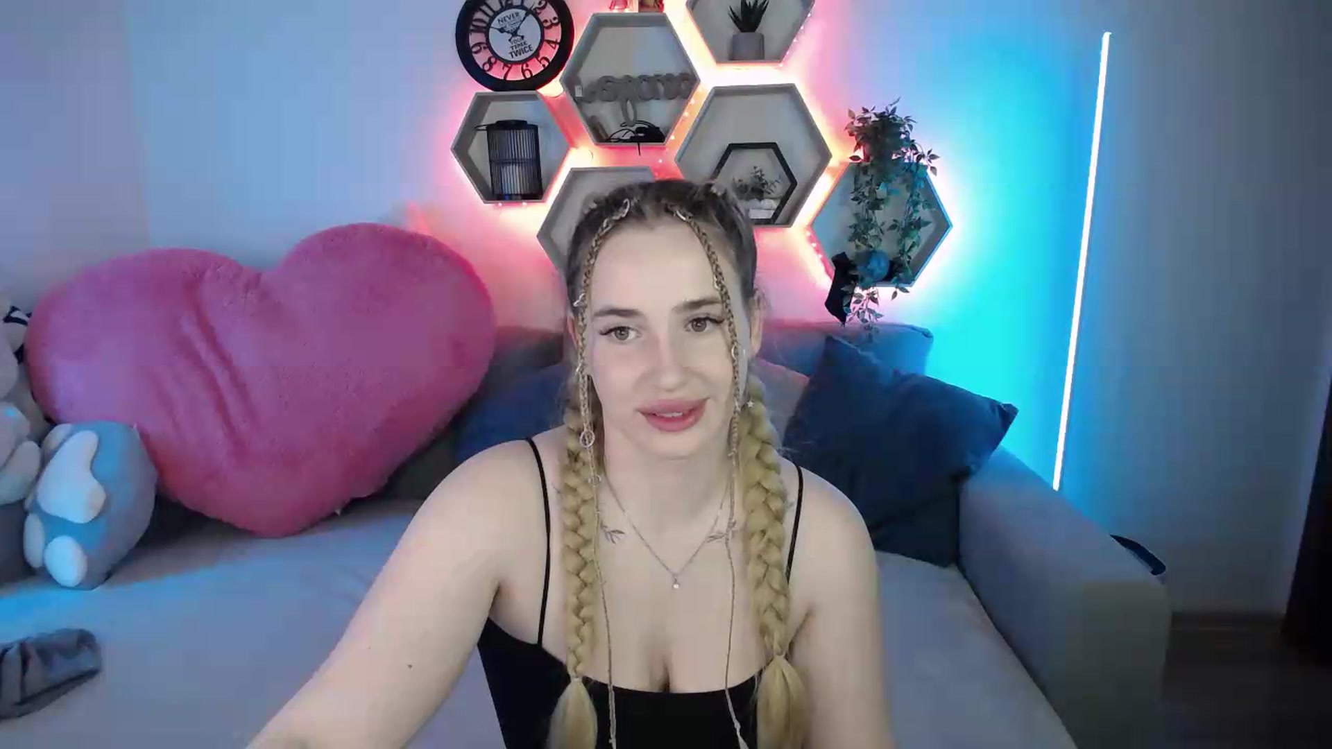 Gallery image thumbnail from SabrinaViolet's myfreecams stream on, 05/18/2026, 12:42 image 15 of 20