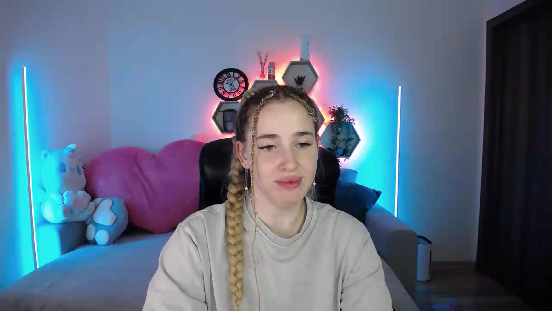Gallery image thumbnail from SabrinaViolet's myfreecams stream on, 05/18/2026, 12:42 image 6 of 20