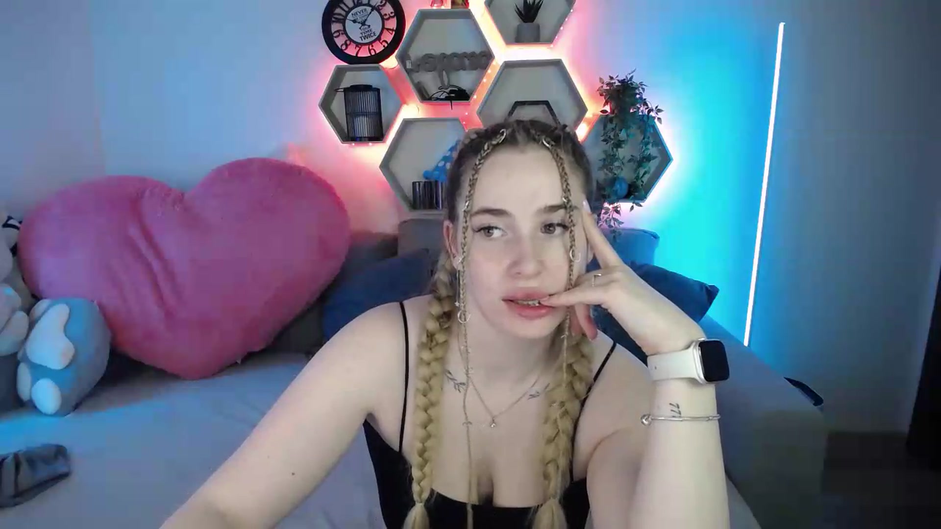 Gallery image thumbnail from SabrinaViolet's myfreecams stream on, 05/18/2026, 12:42 image 11 of 20