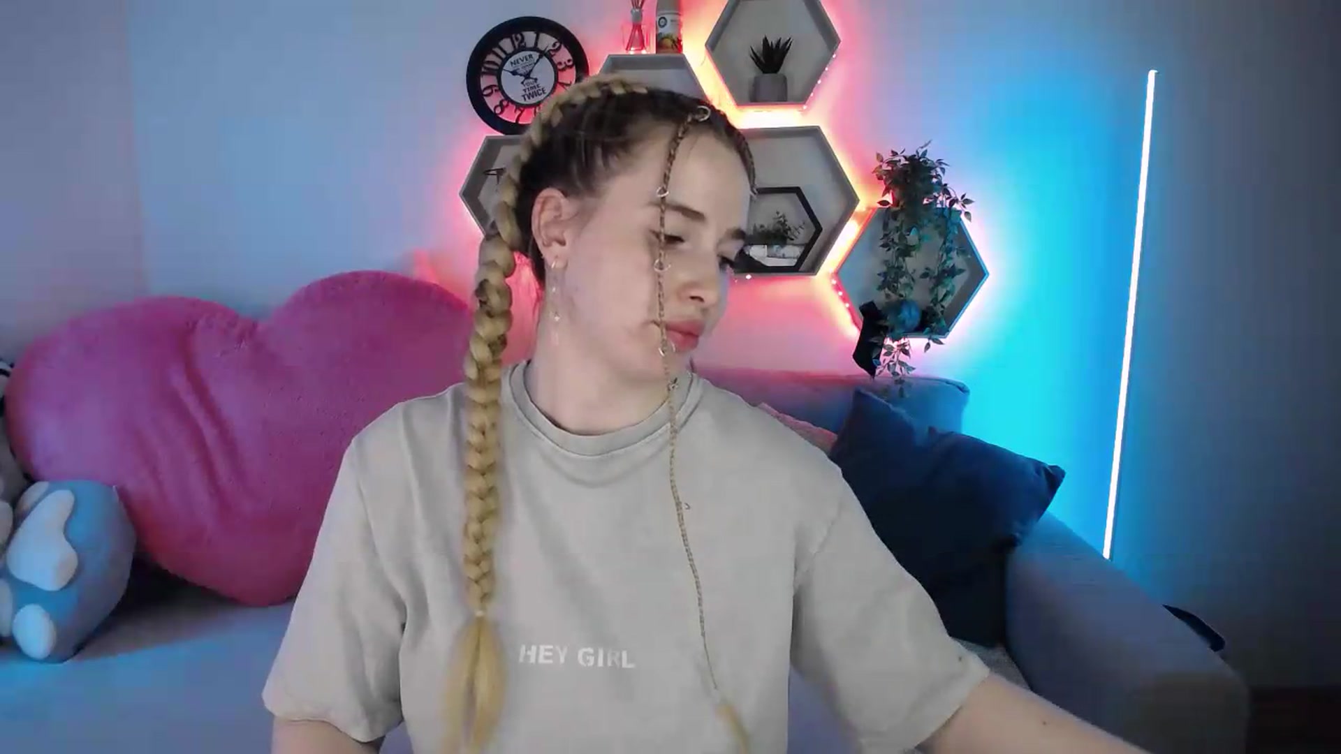 Gallery image thumbnail from SabrinaViolet's myfreecams stream on, 05/18/2026, 12:42 image 9 of 20