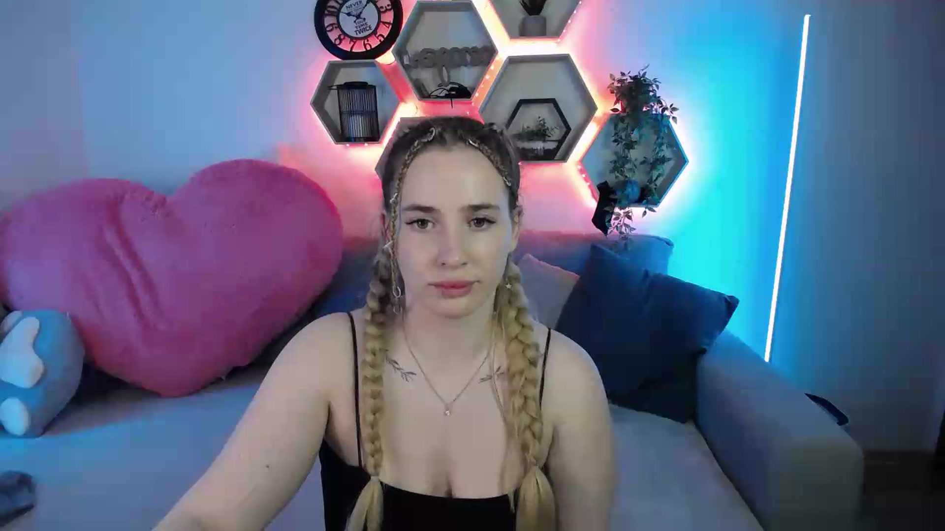 Gallery image thumbnail from SabrinaViolet's myfreecams stream on, 05/18/2026, 14:03 image 12 of 20