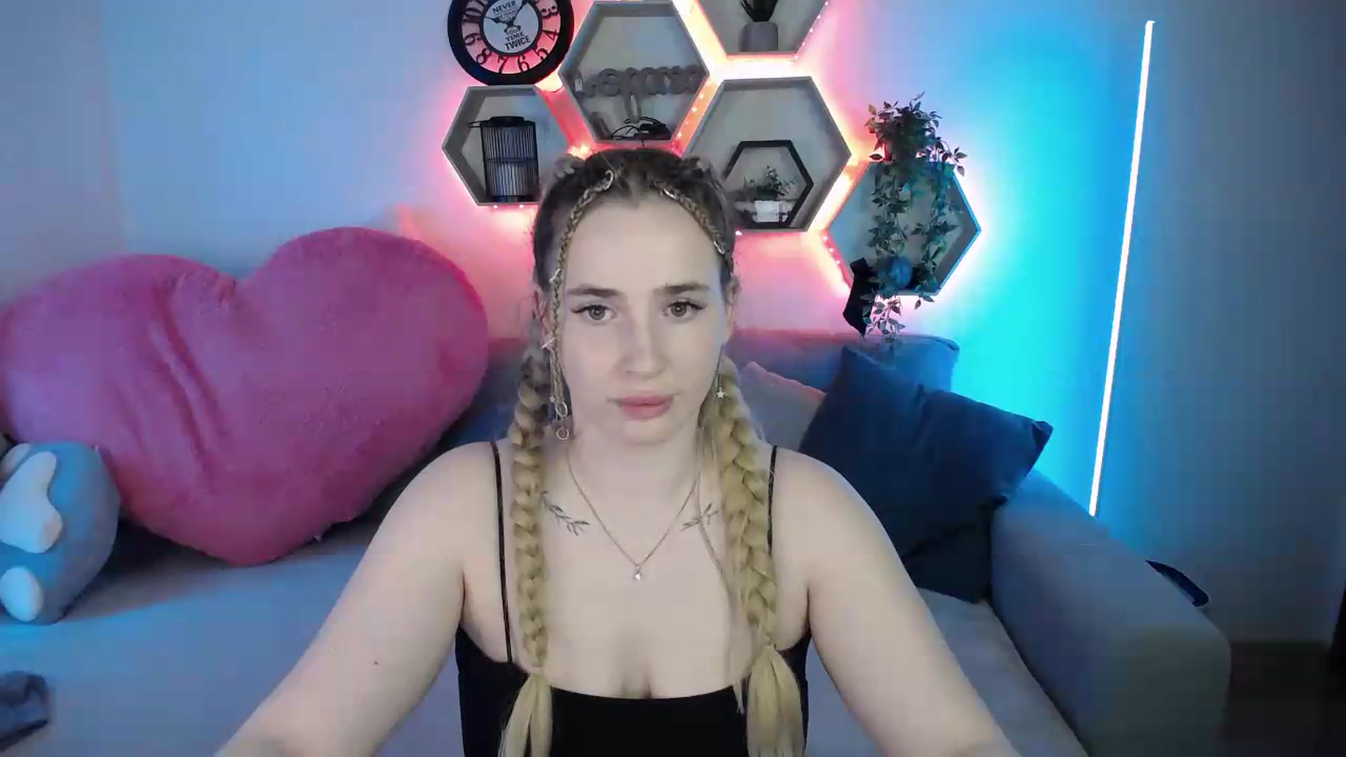 Gallery image thumbnail from SabrinaViolet's myfreecams stream on, 05/18/2026, 14:03 image 11 of 20